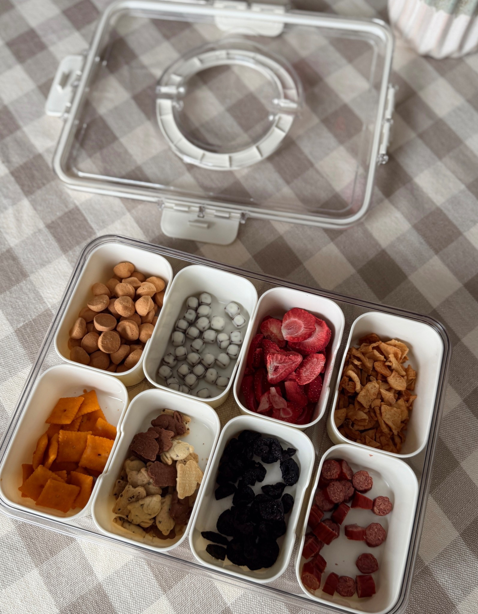 toddler snack box! 

my son loveddd having this during church service and kept him occupied almost the entire service with this 🤌🏼