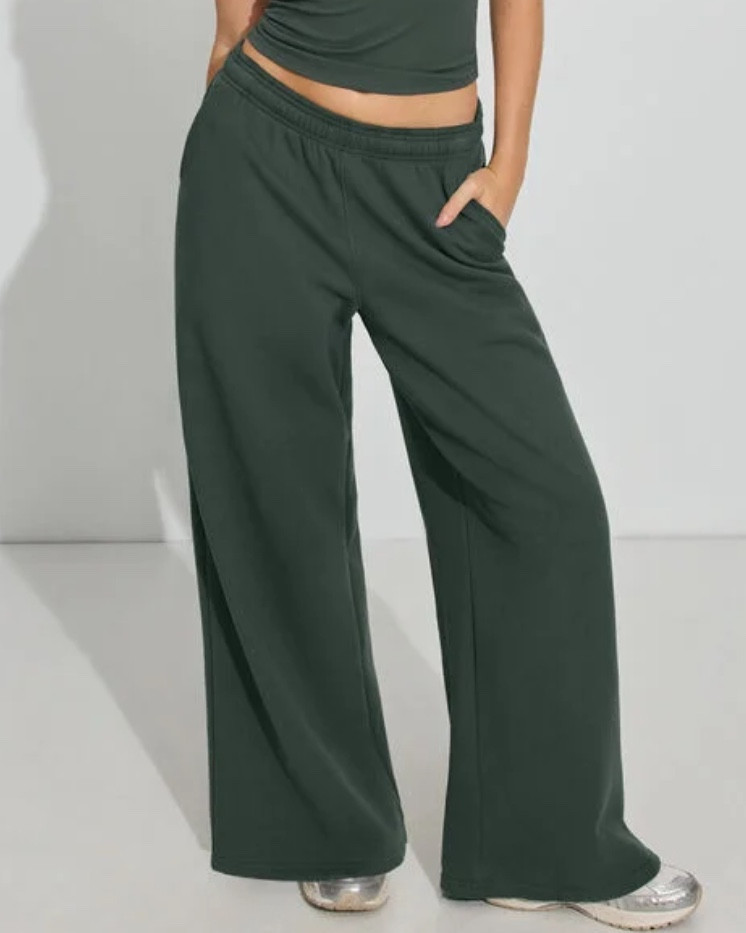 Mega wide leg sweats in green. #deepautumn #warmautumn #truespring #deepwinter 

#LTKbeauty #LTKstyletip #LTKcanada