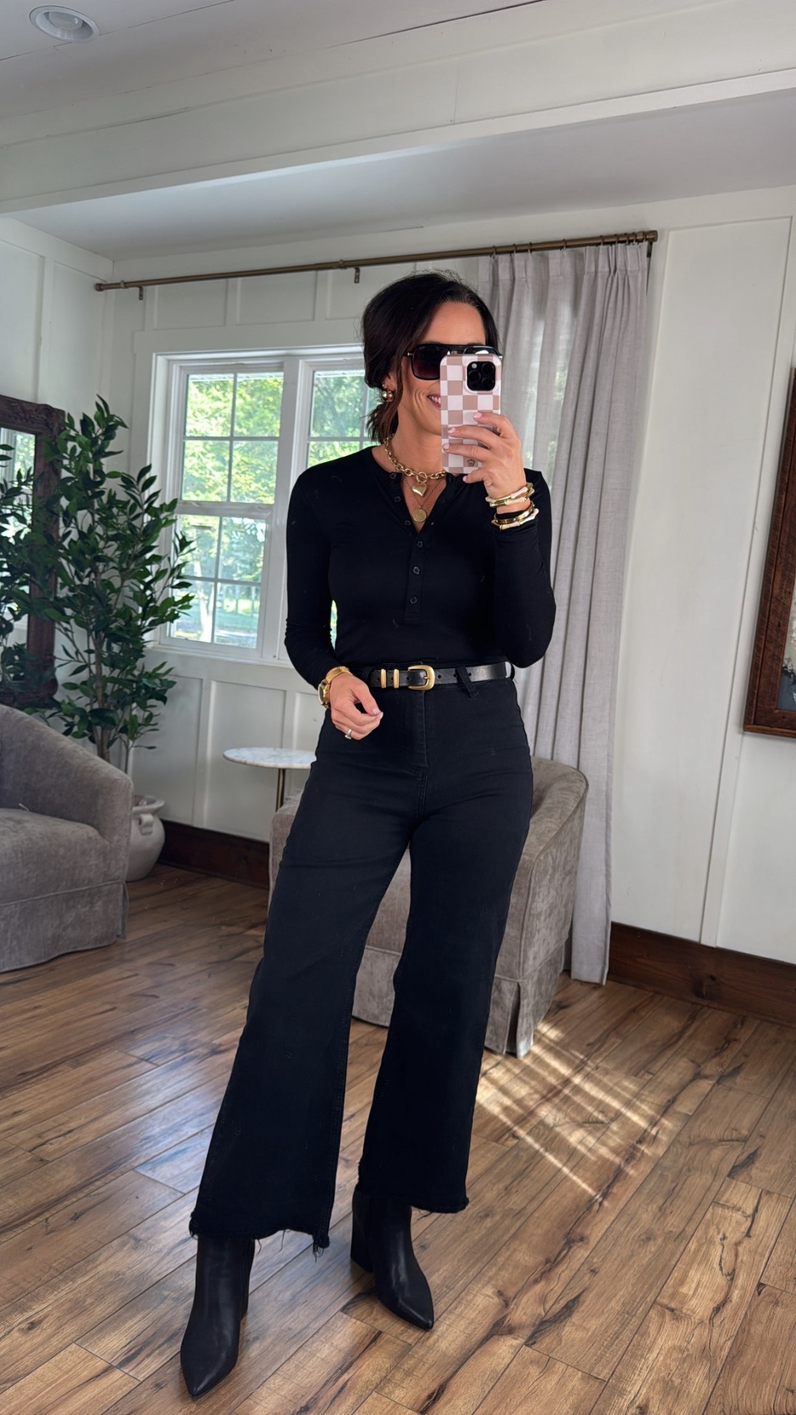 An all black sleek look that never fails to look polished and chic!
Y’all it’s the easiest to style and you’ll and feel like sooo good!

Neutral look, chic style, elevated casual, fall fashion, VintagePickin



#LTKStyleTip #LTKSeasonal #LTKPetite
