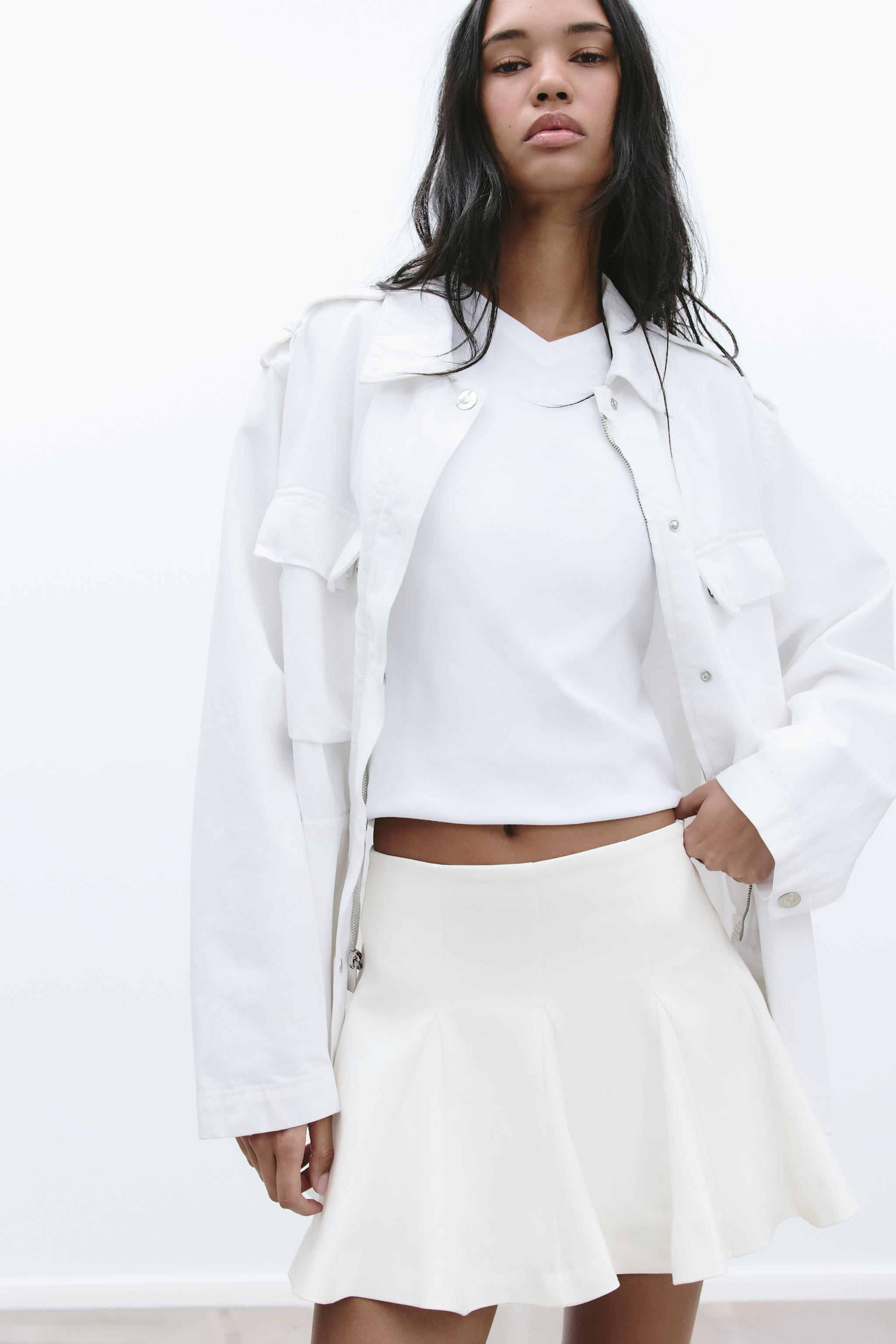 Mid-rise skort. Shorts lining. Hidden in-seam side zipper closure. | Zara US