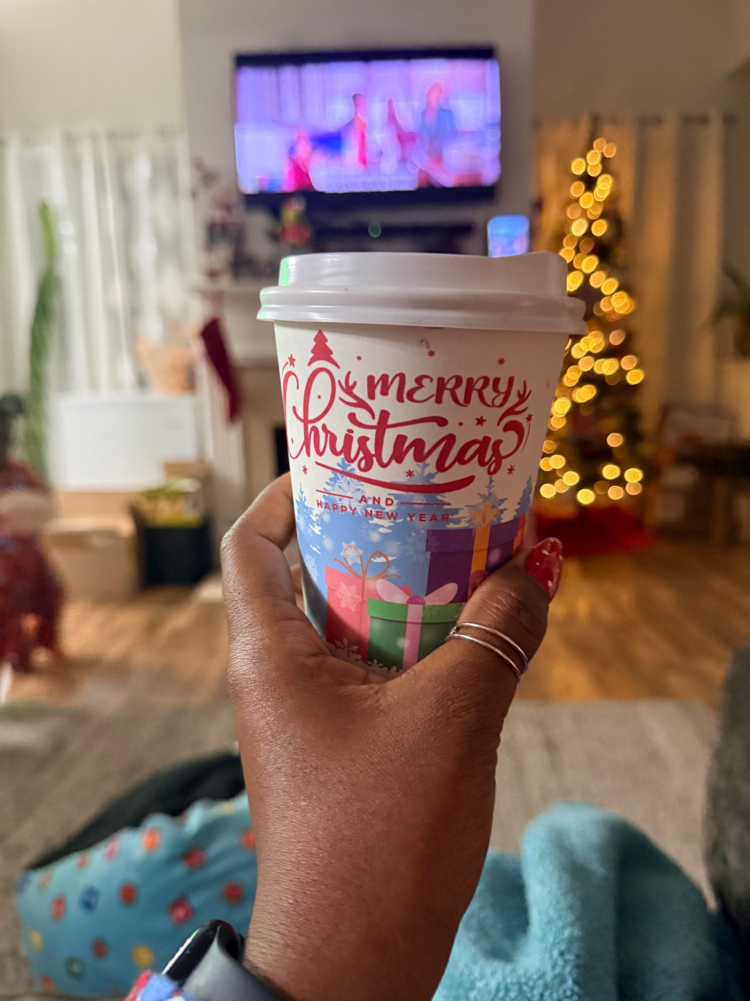 The cocoa bar is officially in FULL SWING and getting disposable cups was a total game changer ☕️🎄✨
Easy clean-up, no dishes piling up, and still cute for all the cozy moments — I wish I did this sooner.
I linked my favorite cocoa bar essentials on LTK so you can set yours up stress-free!

#hotcocobar #christmaskitchen #holidayhosting #christmascozy #LTKholiday #LTKhome #LTKfinds #LTKsale #shoppingfavorites #onlineshopping #festivehome #cozychristmas #ShoppingWithPriiincesss #Atlantamom #Atlantabloggers #Atlantablogger #AtlantaCreator #Atlantacontentcreators #Atlantacontentcreator

#LTKHome #LTKHoliday #LTKSaleAlert