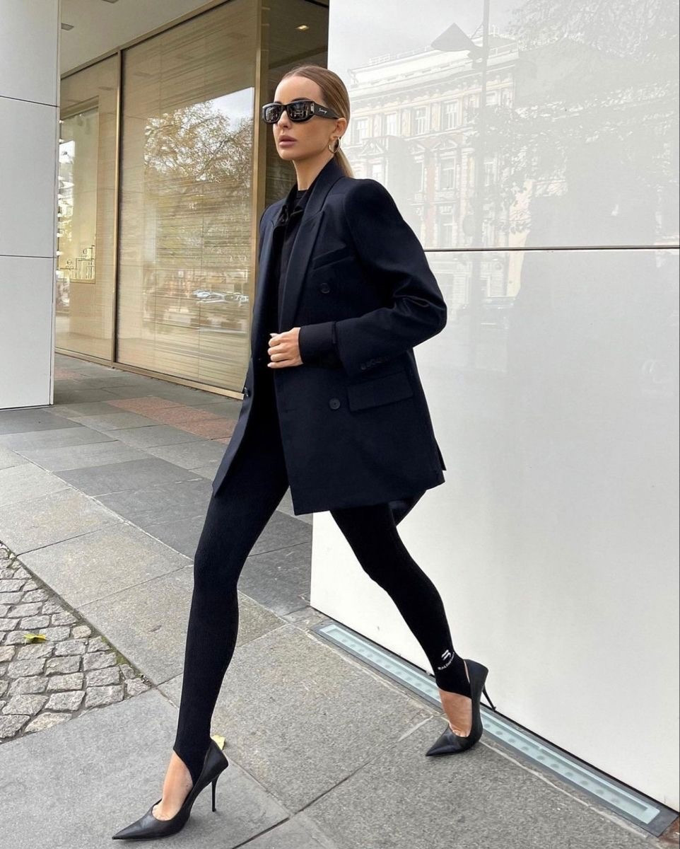 Black stirrup pants
 Lack blazer 

#LTKWorkwear #LTKSpringSale #LTKootd