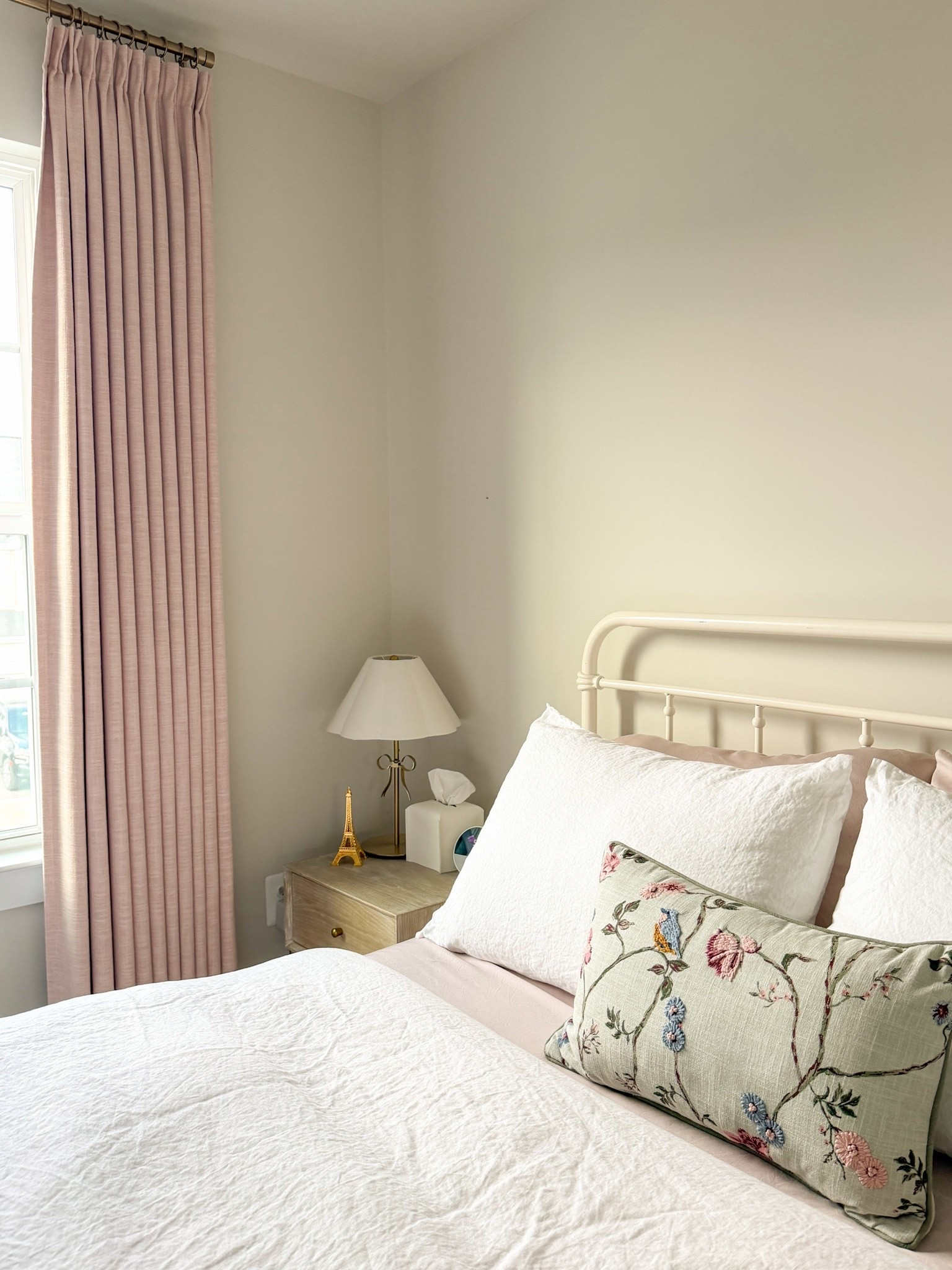 Pretty details that make the whole room ✨ I love the mix of soft blush, white linen + the sweetest floral accent pillow. @Quince 

#quincepartner #girlroom #girlbedroom #pinkgirlroom #bedding

#LTKHome #LTKKids