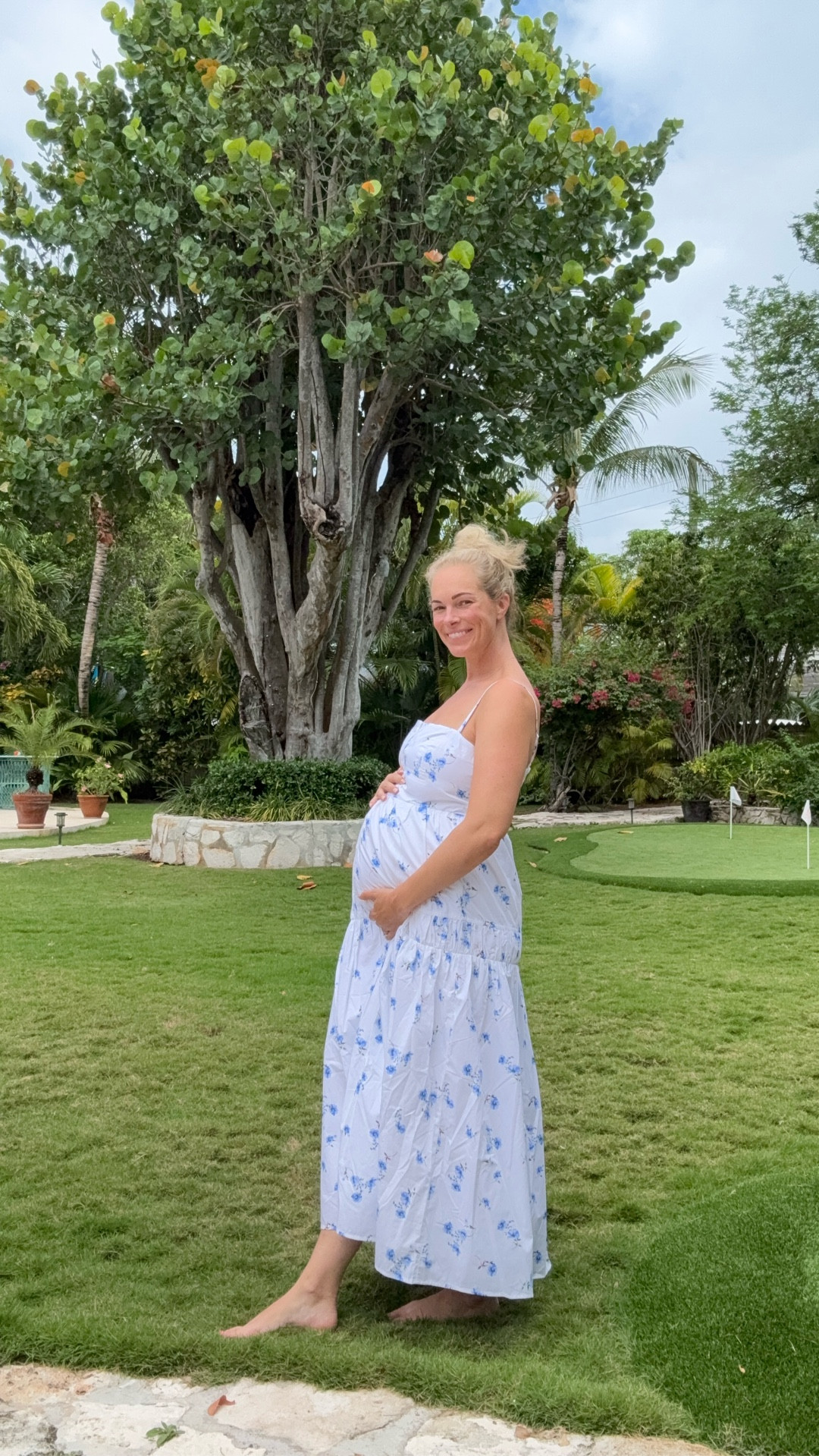I am in love with this sundress from Quince that will take me through the end of my pregnancy (and that i can easily wear after!) it’s so easy to throw on, the organic cotton poplin fabric is such great quality, and it’s under $80! The print is so pretty, too. I’m wearing a M and it easily accommodates the bump @onequince #quincepartner

#LTKFindsUnder100 #LTKStyleTip #LTKBump