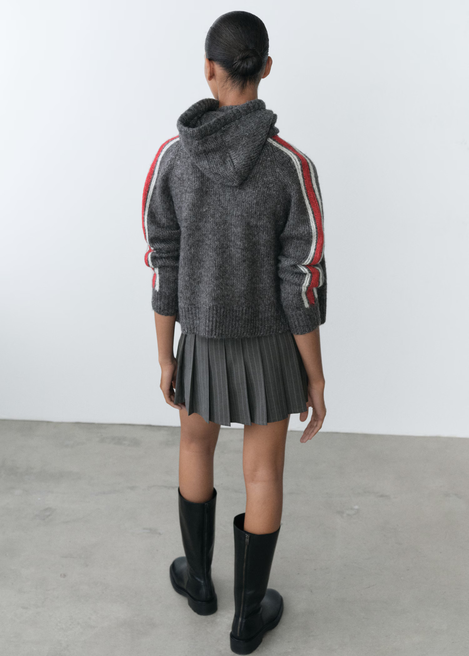 Skort with pinstripe pleats - Women | MANGO Canada | Mango Canada