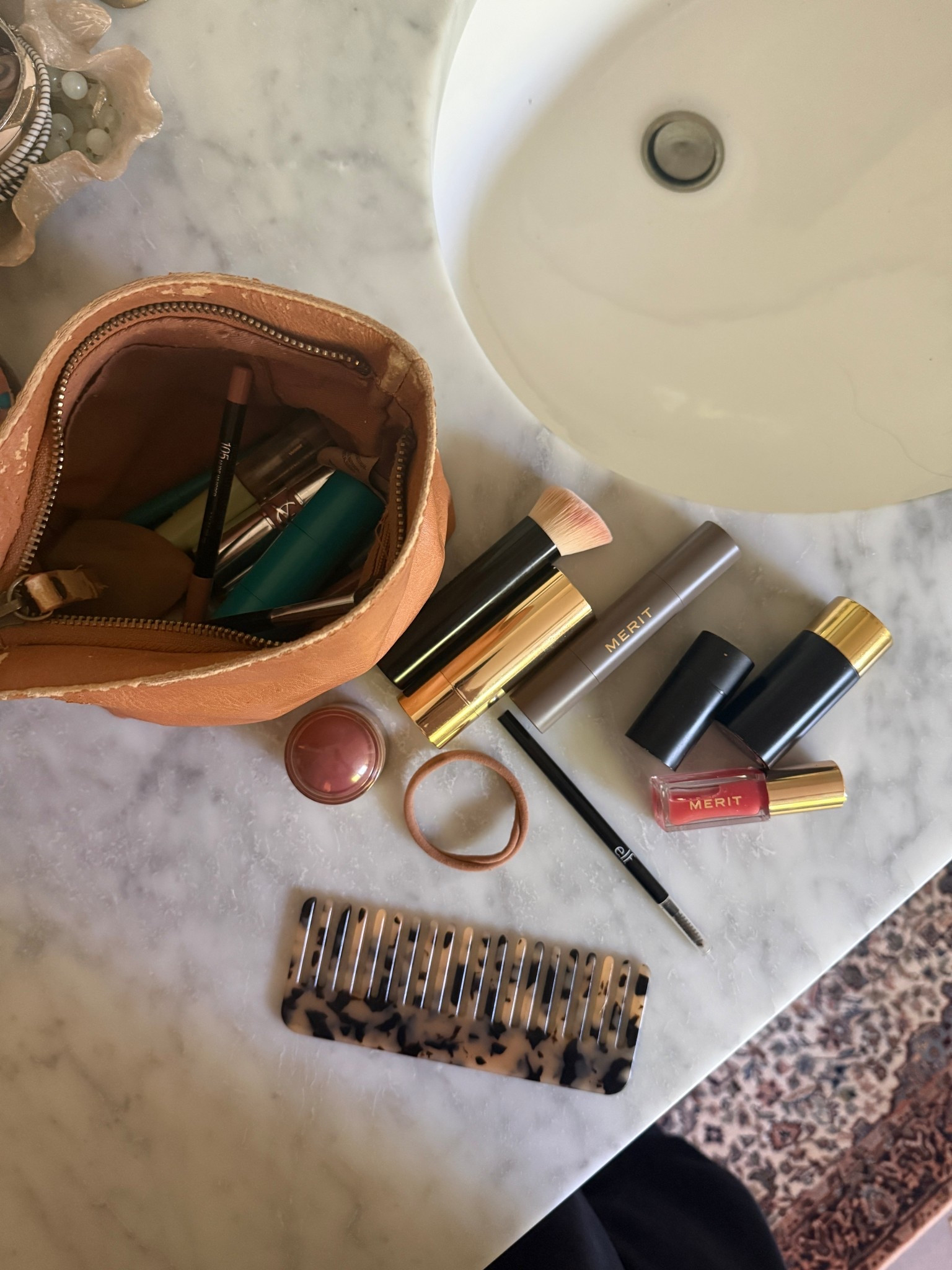 Merit fan for life. Cannot tell you how much I love this everyday makeup ✌🏻

#LTKgrwm #LTKdayinmylife #LTKOver40