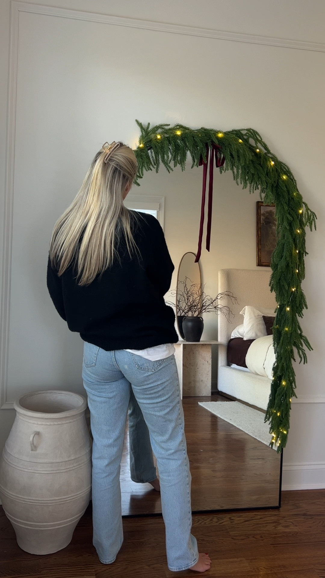 Mirror Garland for Christmas! So easy and so cute ✨🤶🏼

#christmasdecor #christmas #christmasgarland #holidaydecor

#LTKGiftGuide #LTKHome #LTKHoliday