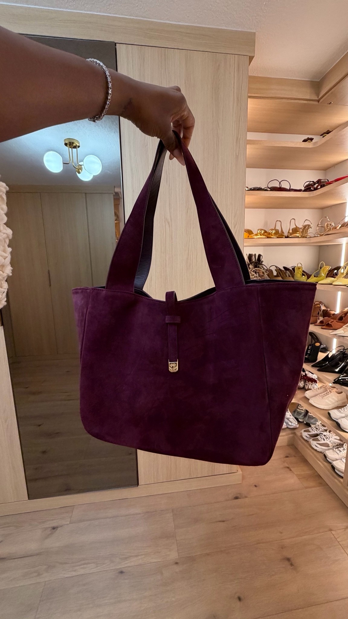 Scroll to shop! ✨ This GiGi New York suede tote is linked below. 👇🏽

The burgundy bag trend for fall is HERE 🍷🤎 This oversized suede tote is the perfect everyday carryall—rich color, luxe texture and roomy enough for all the essentials.

✨ EXCLUSIVE CODE: KIRA20 for 20% OFF EVERYTHING — including the new suede collection!

GiGi New York suede tote, GiGi New York burgundy bag, burgundy suede tote, burgundy tote bag women, wine red handbag, suede handbag women, oversized tote bag, large everyday tote, fall handbag 2026, fall bag trends, burgundy accessories, suede bag trend, work tote for women, luxury tote bag, fall fashion accessories, kirasfashionfinds

Color: Burgundy / Wine Suede

Download the FREE LTK app & follow @kirasfashionfinds to shop all my daily finds.

#LTKSeasonal #LTKWorkwear #LTKItBag