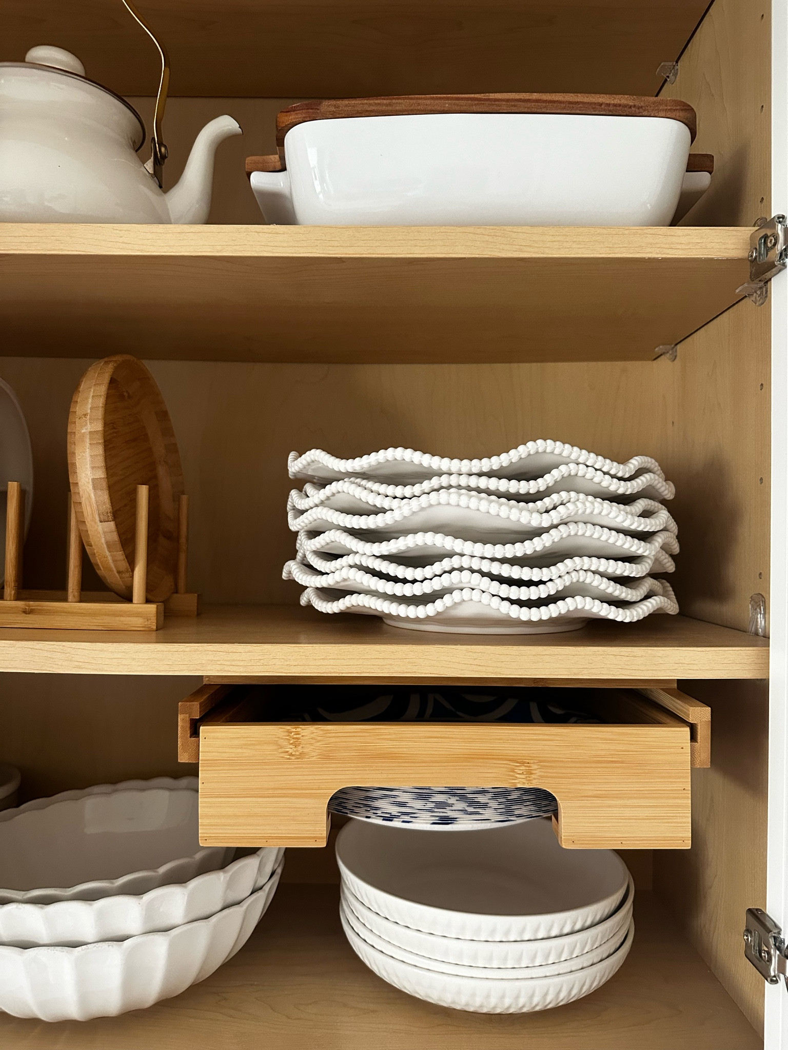 Cabinet organization 

Kitchen
Home
Kitchen cabinet drawer organized 


#LTKHome