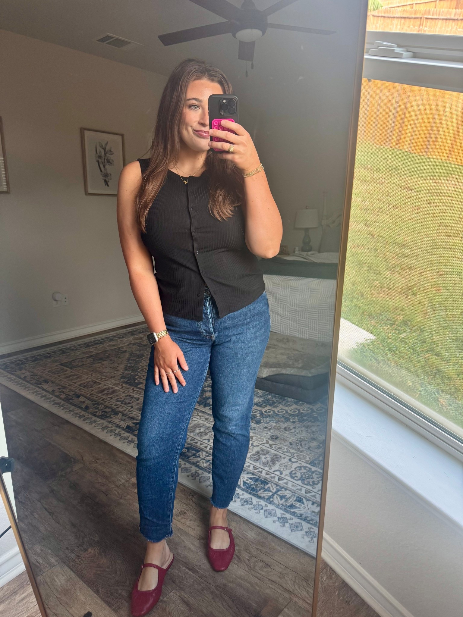 Casual & classic ✨ Comfy jeans, chic black top, and a pop of red ❤️
Top-Medium
Jeans-6

#LTKFindsUnder50 #LTKWorkwear #LTKU