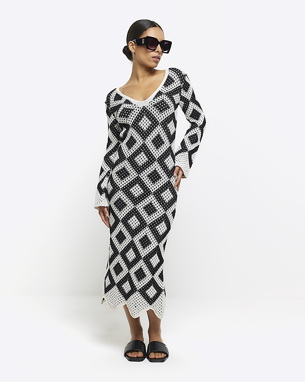 Petite black diamond stitch beach maxi dress | River Island (UK & IE)