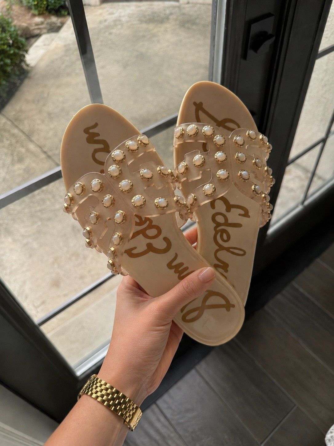 These pearl slide sandals are such an easy way to make a simple summer outfit feel instantly more polished ✨ Neutral, comfy, and dressy enough for brunch, vacation, church, or everyday outfits. I love that they give a little elevated look without trying too hard.

My favorite summer find 🤍

#LTKStyle #LTKFinds #SummerSandals #PetiteStyle #VacationOutfits