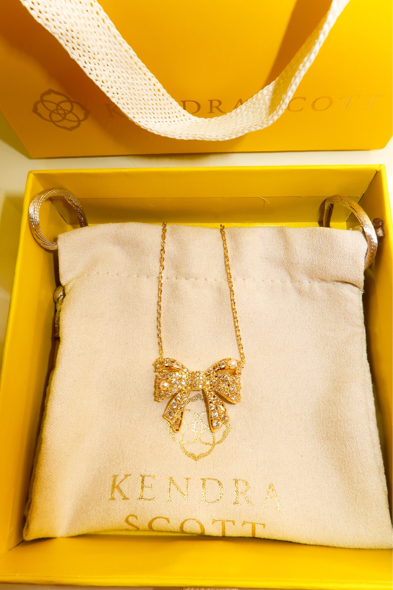 This bow necklace is EVERYTHING!!💐🎀


#LTKFindsUnder100 #LTKStyleTip #LTKSeasonal