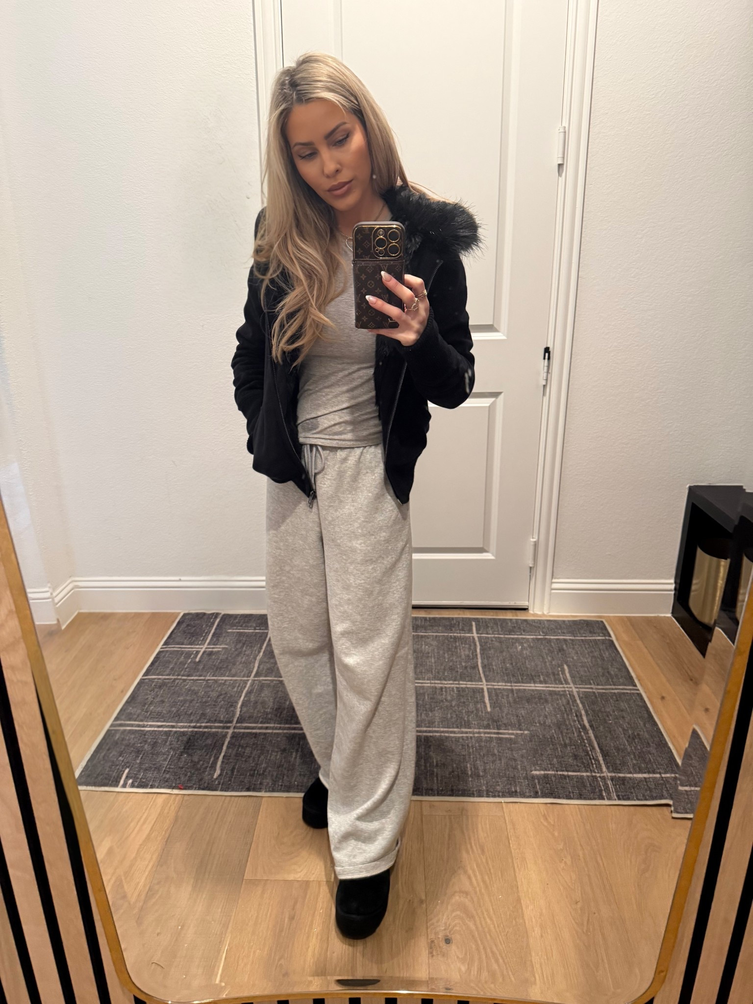 SAHM outfit. OOTD.  Comfy sweats set. Mom fit. 

#LTKmomlife #LTKootd #LTKdayinmylife