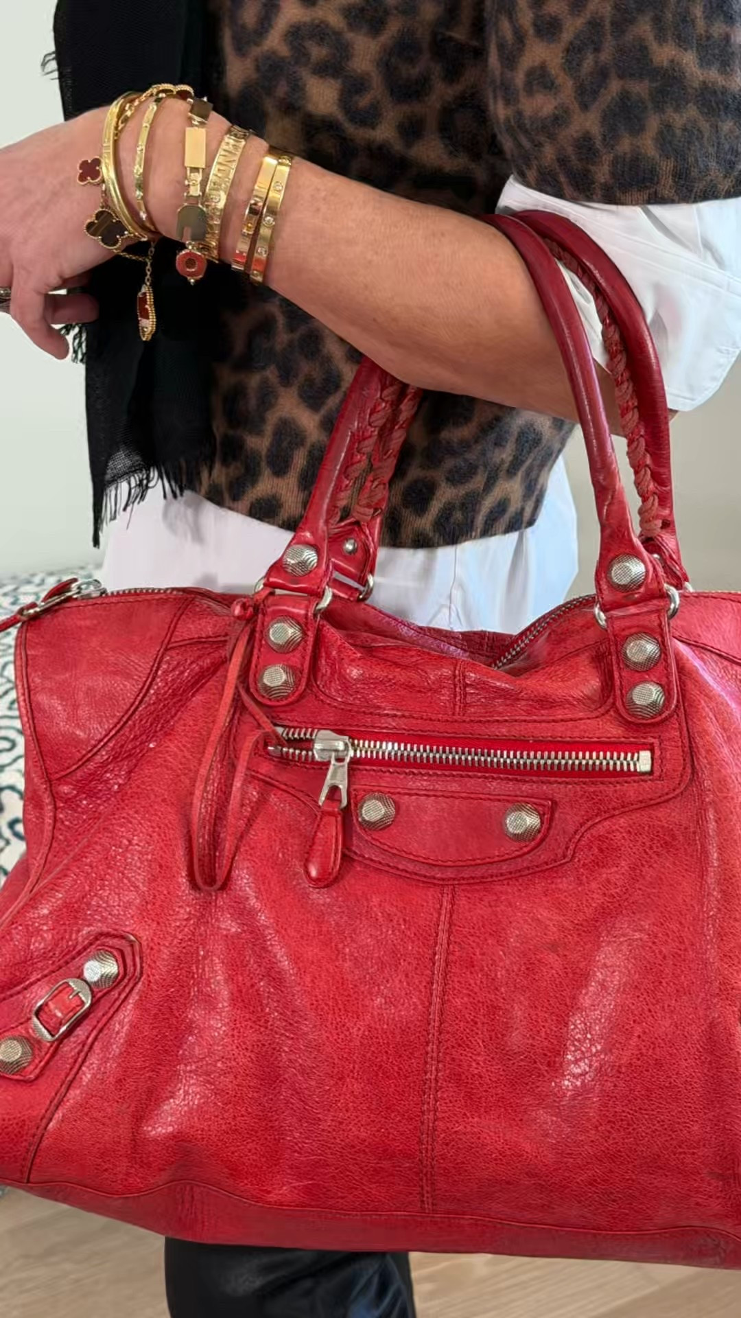 What I wore today 🐆❤️
Leopard print, black leather pants, and a bold red bag — a classic trio that always works. Mixing texture and pattern is my go-to way to make an outfit feel intentional without trying too hard.

✨ Style tip: When wearing animal print, ground the look with sleek neutrals and let one bold accessory steal the show. 🛍️ Shop similar looks on my LTK — link in bio. #WomenOwnedBusinessNJ #FashionStylist #WardrobeStylist #StyledInNJ #NJEntrepreneurWomen #SummitNJWomen

#LTKOver40