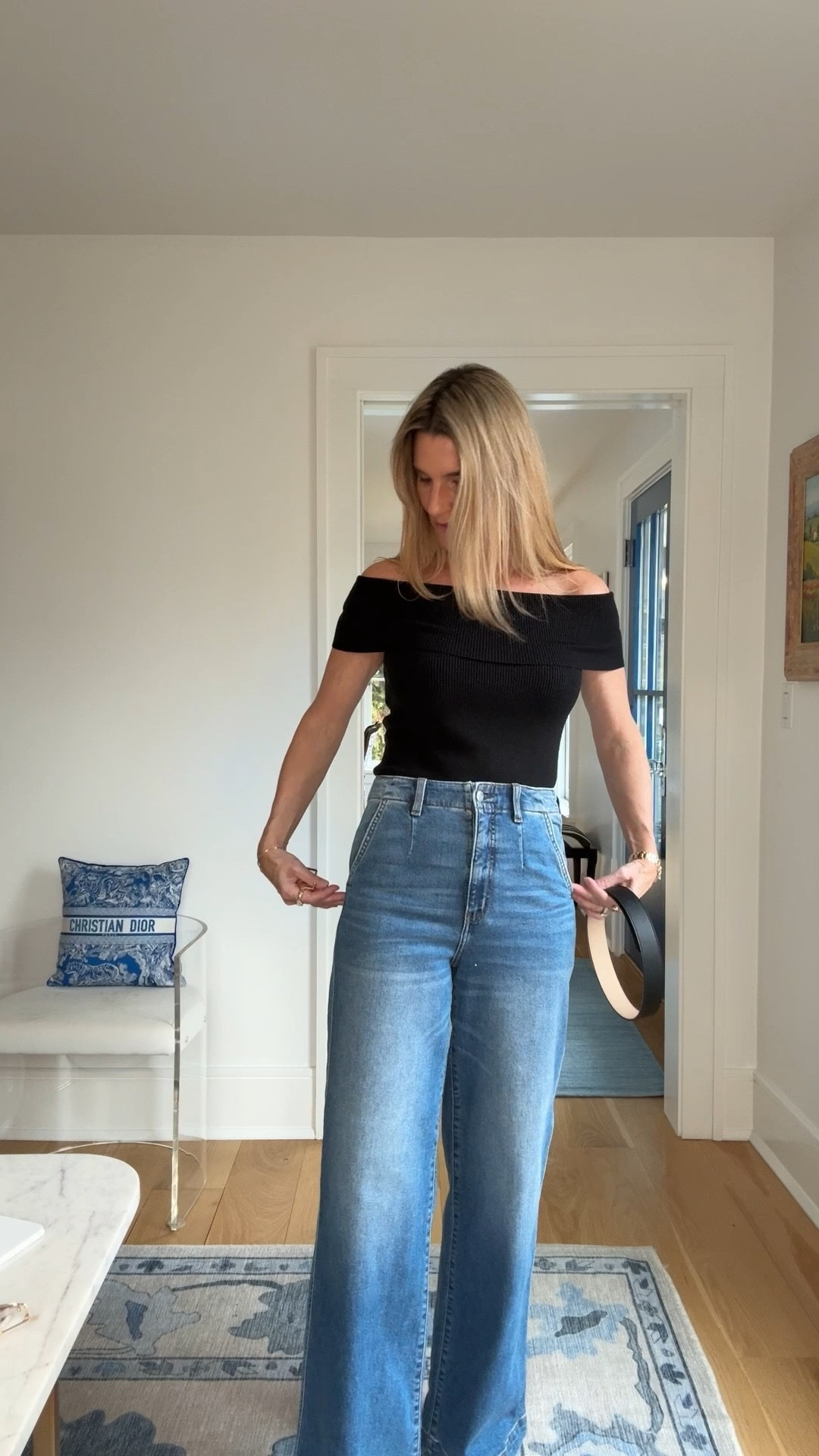 DAZE denim runs TTS. I am wearing sz M in this best selling top.