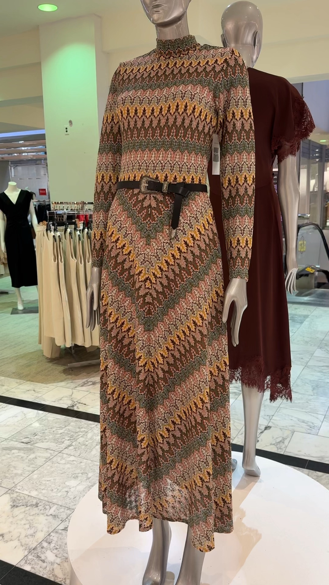 Ordered a small! Normally a XS but went with it for the bump.
Fall family photos outfit / family family pictures outfit / family pictures dress