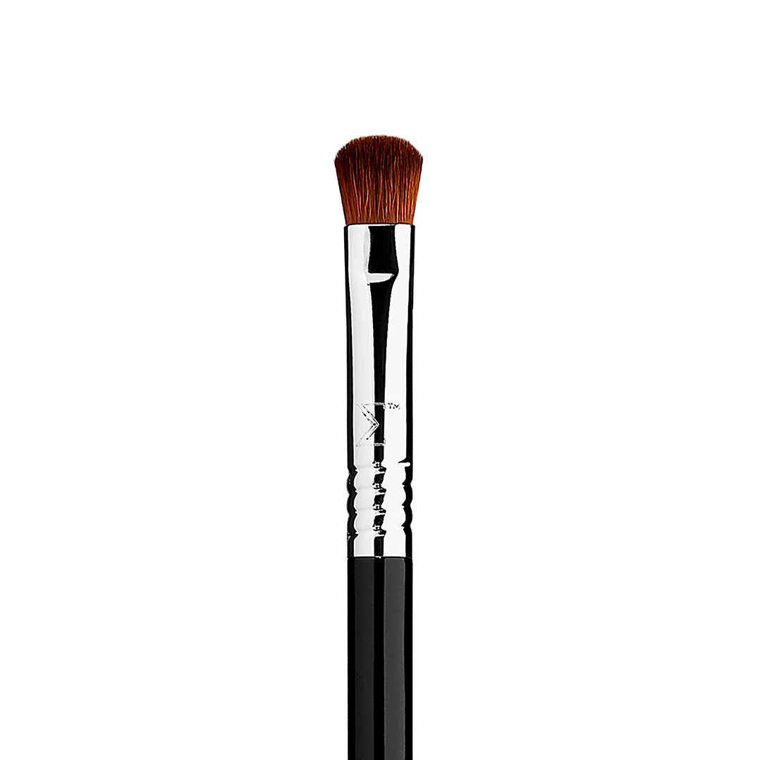 E54 MEDIUM SWEEPER™ BRUSH | Sigma Beauty