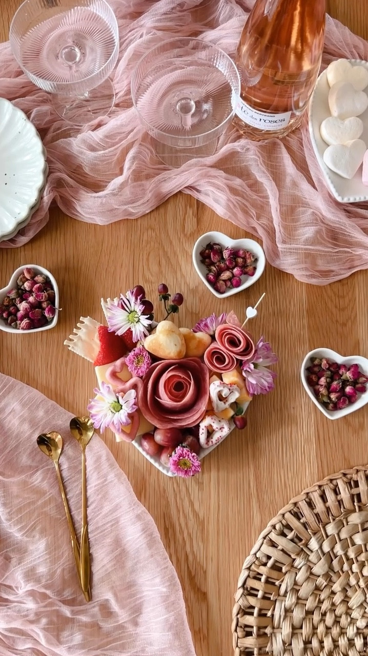 Mira que bella idea para sorprender a tus invitados o familia en este dia de san valentin #sanvalentin #amazonmusthave #amazon 

#LTKFamily #LTKHome #LTKSeasonal