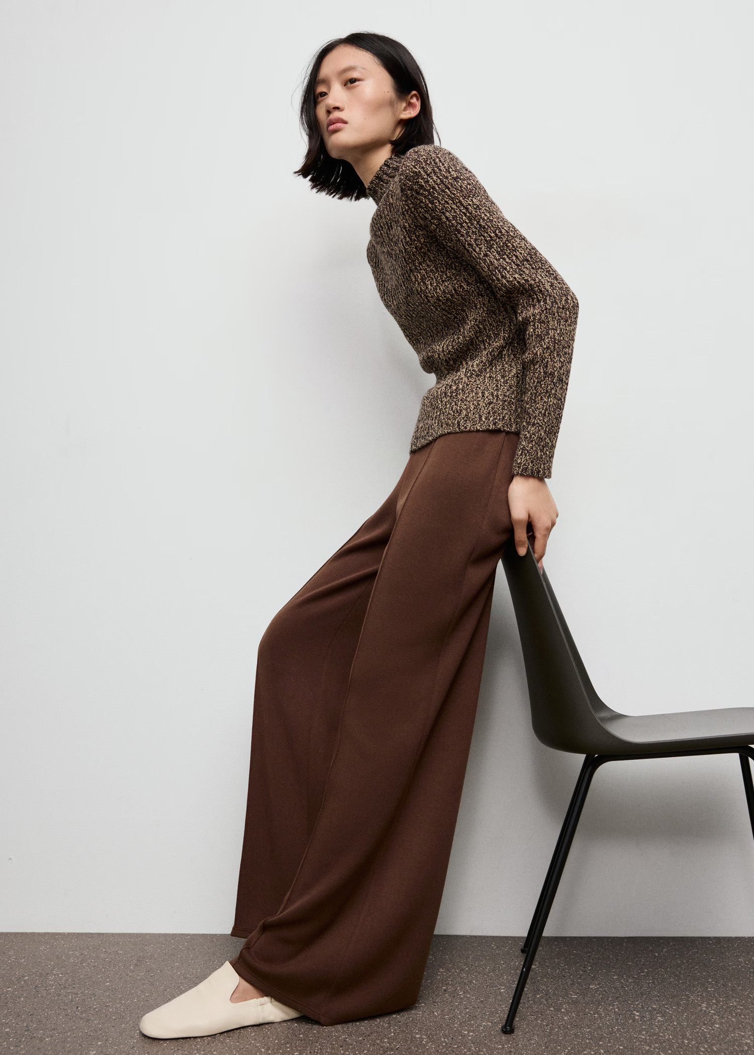 Seam-detail straight-fit trousers | MANGO (UK)