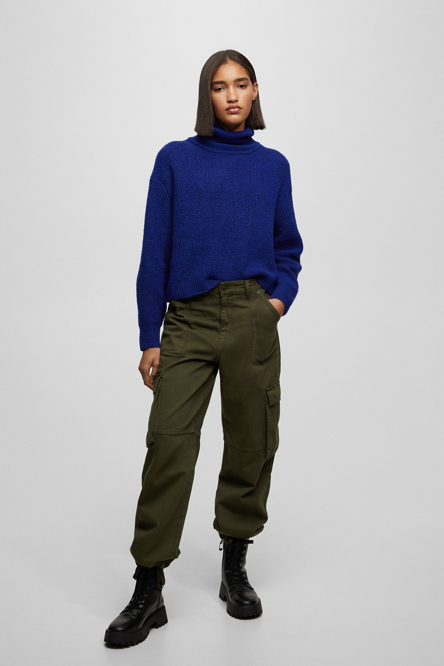 Mid-waist cargo trousers | PULL and BEAR UK