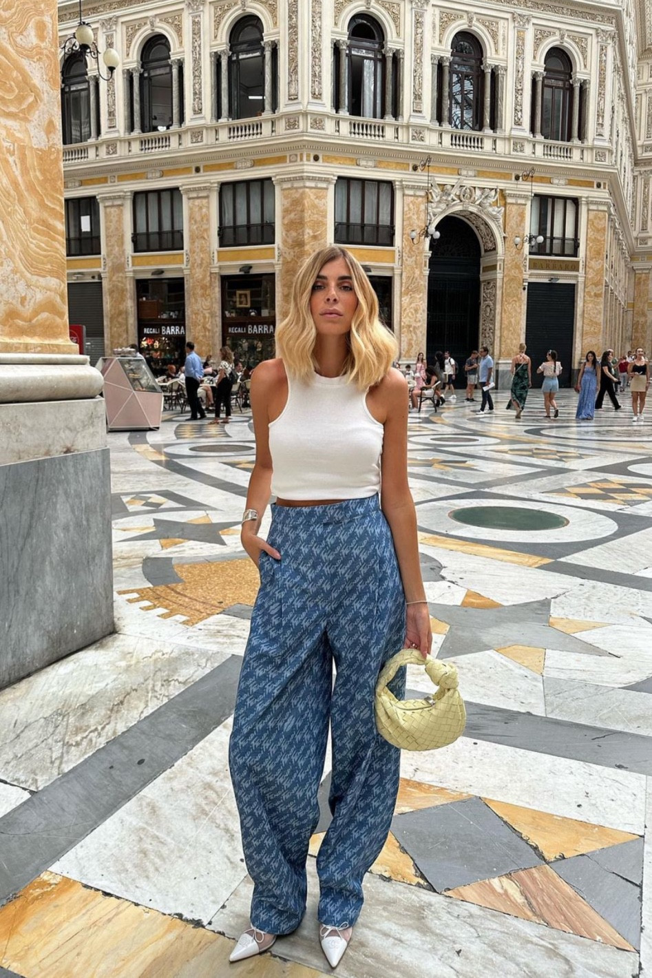 outfit inspiration, autumn outfit, Bottega Veneta, borse mini Jodie ice cream, pantaloni Fendi, COS, Italia.

#LTKSeasonal #LTKeurope #LTKstyletip