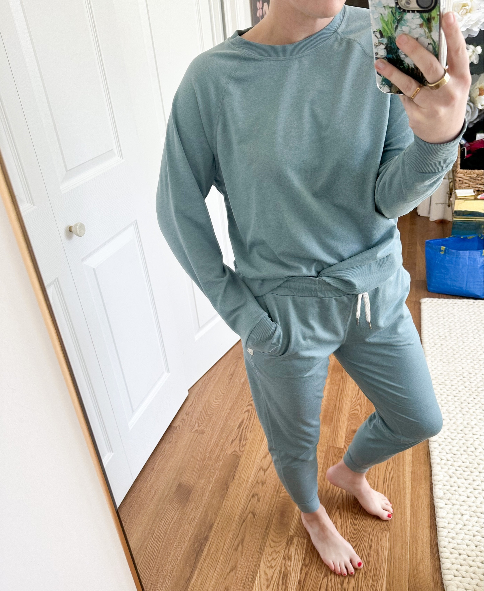 heading into the weekend with all the comfy vibes! love this matching set from vuori

vuori // matching set // comfy // performance joggers

#LTKfit #LTKFind #LTKstyletip