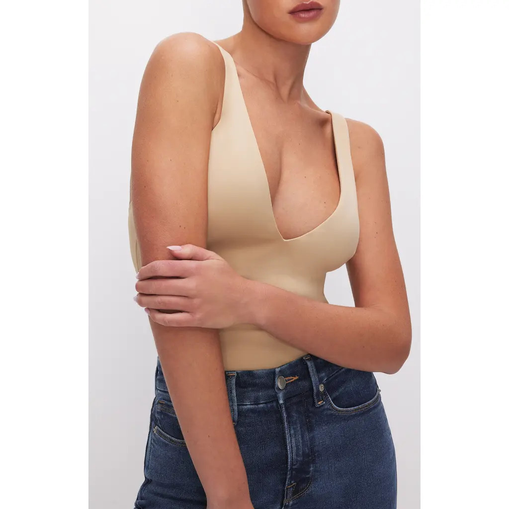 Good American V-Neck Scuba Bodysuit in Champagne at Nordstrom, Size Xx-Large | Nordstrom