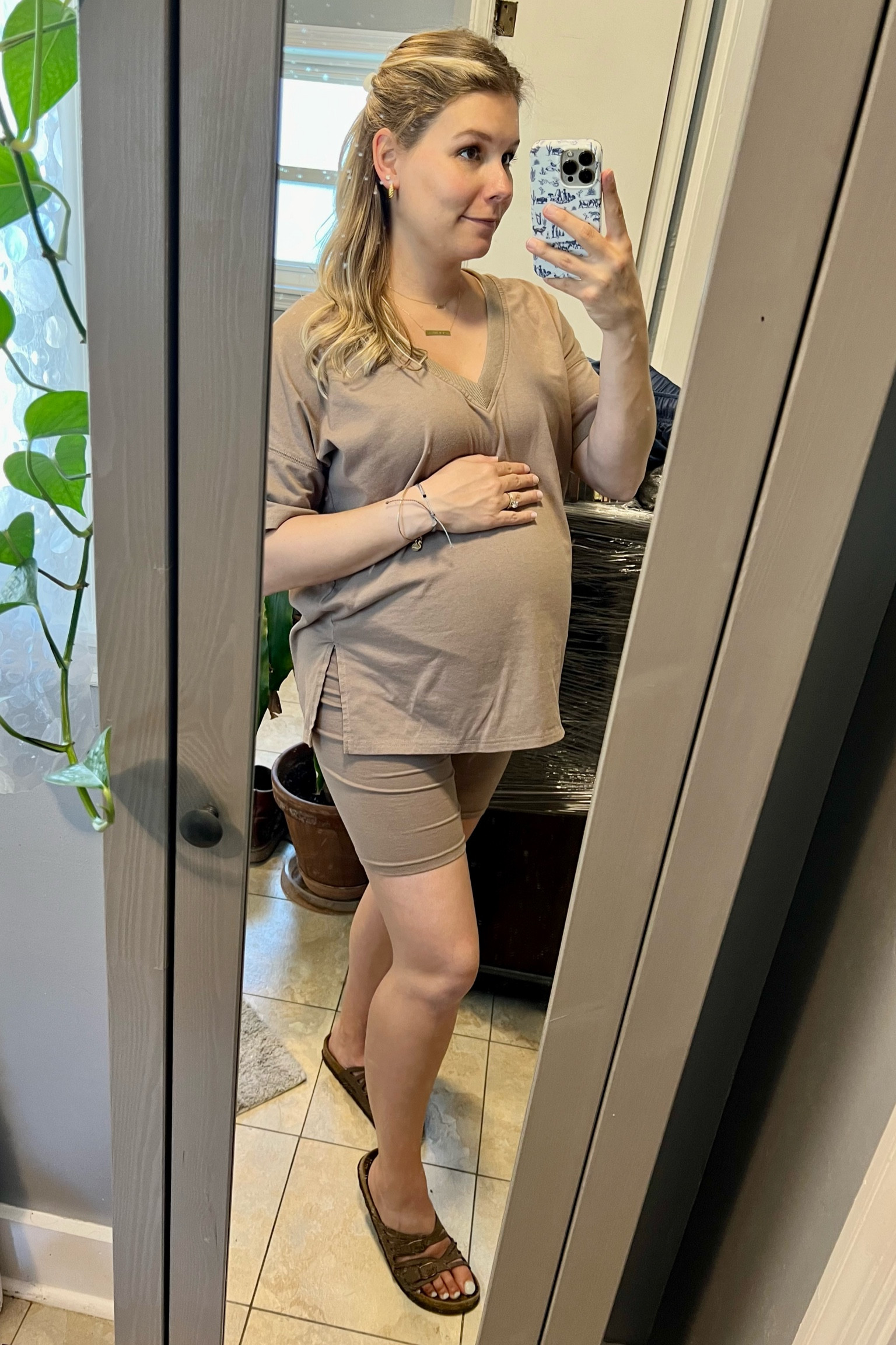 Amazon sets for the win! 🙌🏼 I’m in size medium, so comfy, you look put together & comes in so many colors! oh and less than $30!

#LTKbump #LTKfindsunder50