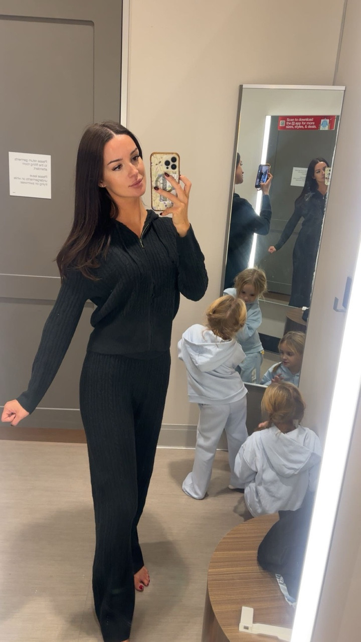 Cashmere like set it’s so good😍 for reference I’m wearing size small in both

#LTKdayinmylife #LTKmomlife #LTKHoliday