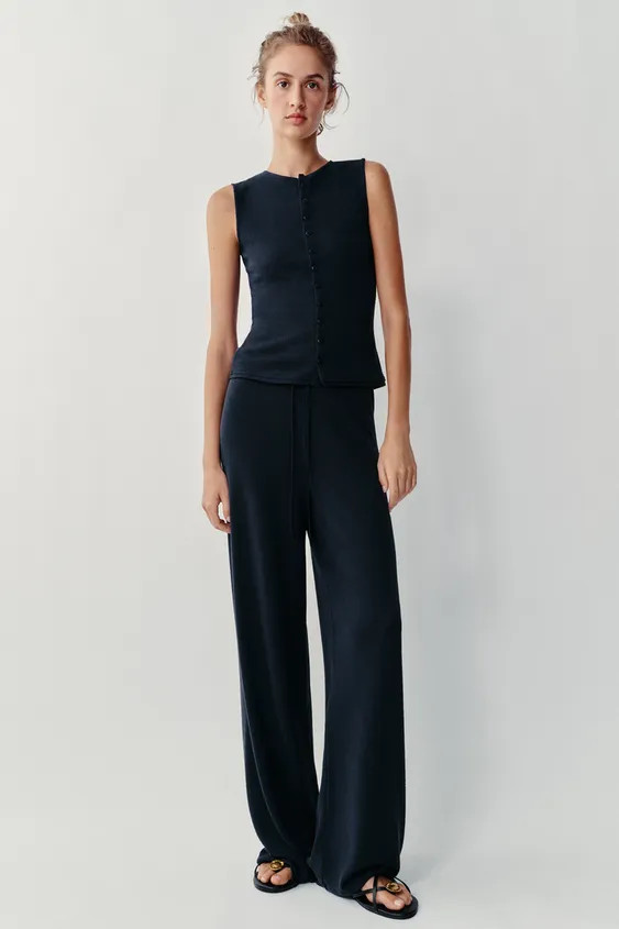 DescriptionColourCompositionMeasurementsModel height: 173 cmWaistcoat made from a viscose blend y... | Zara UK