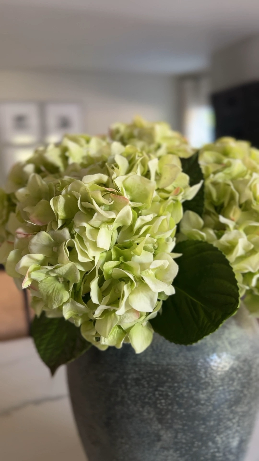 Faux hydrangeas and cosmo daisies from afloral 🤍 25% off with BYESUMMER
