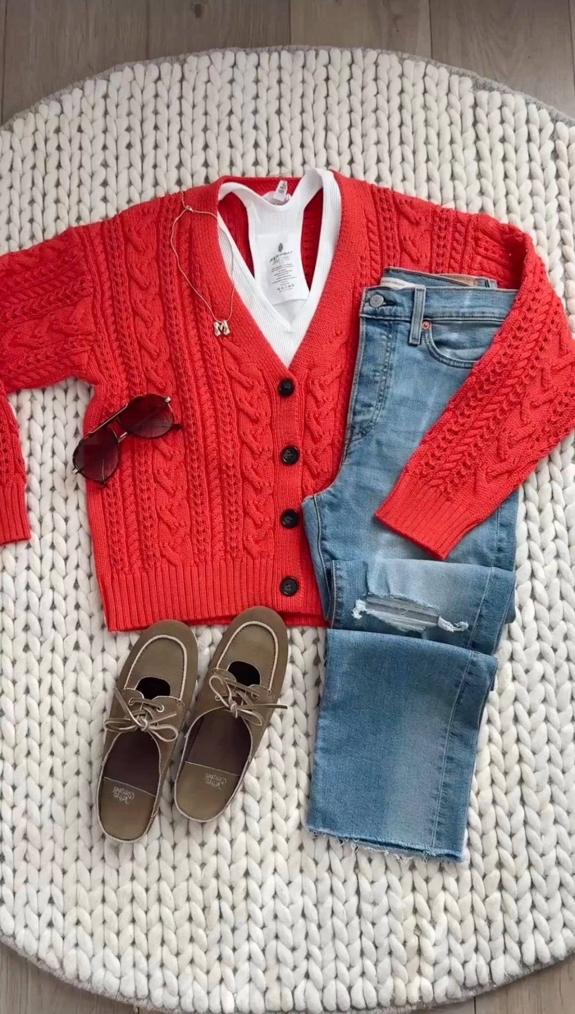 🤍 Outfit Inspo : cannot believe this top is Walmart // it’s a FP lookalike for wayyyyy less ✨👏🏼🥰 

#LTKdayinmylife #LTKgrwm #LTKmomlife