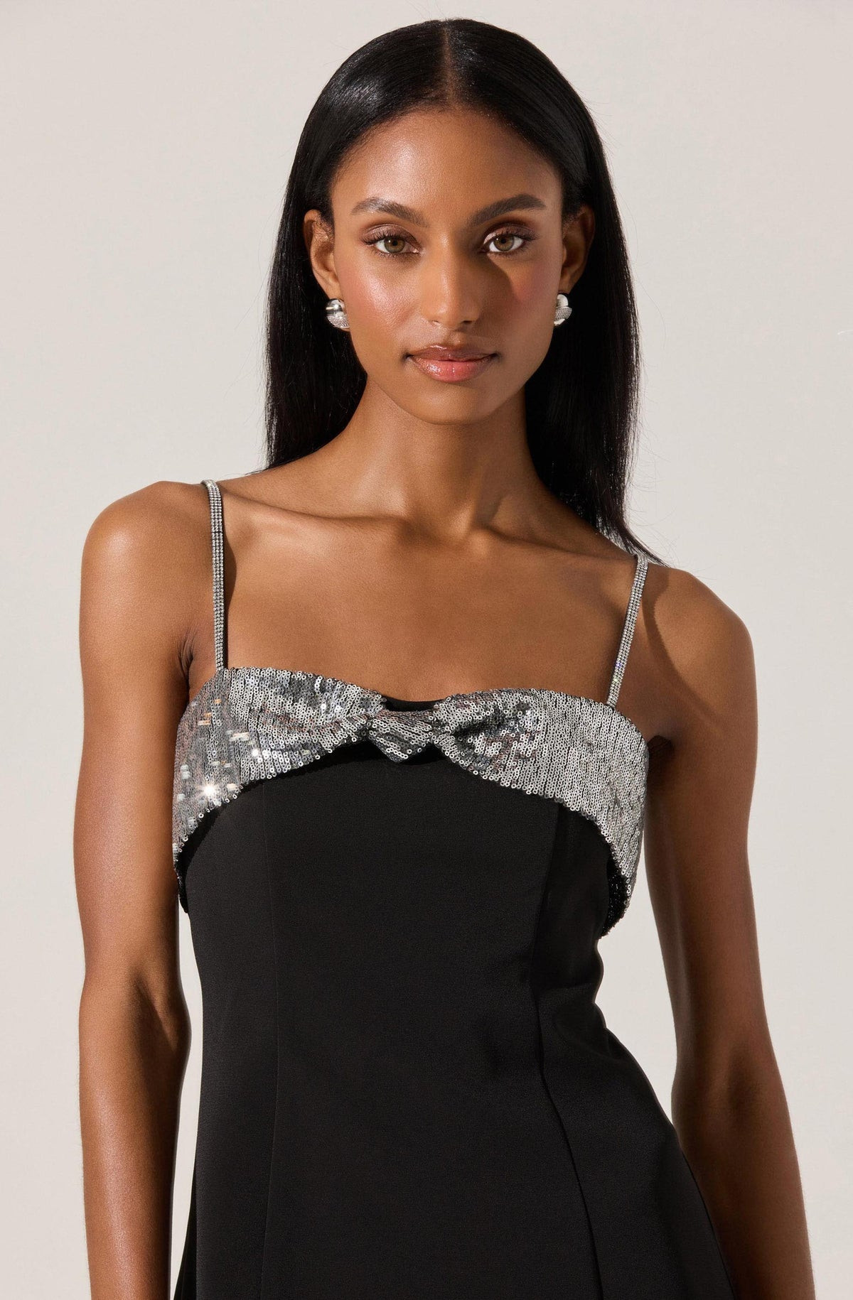 Halya Contrast Sequin Bow Dress - Black / L | ASTR The Label (US)