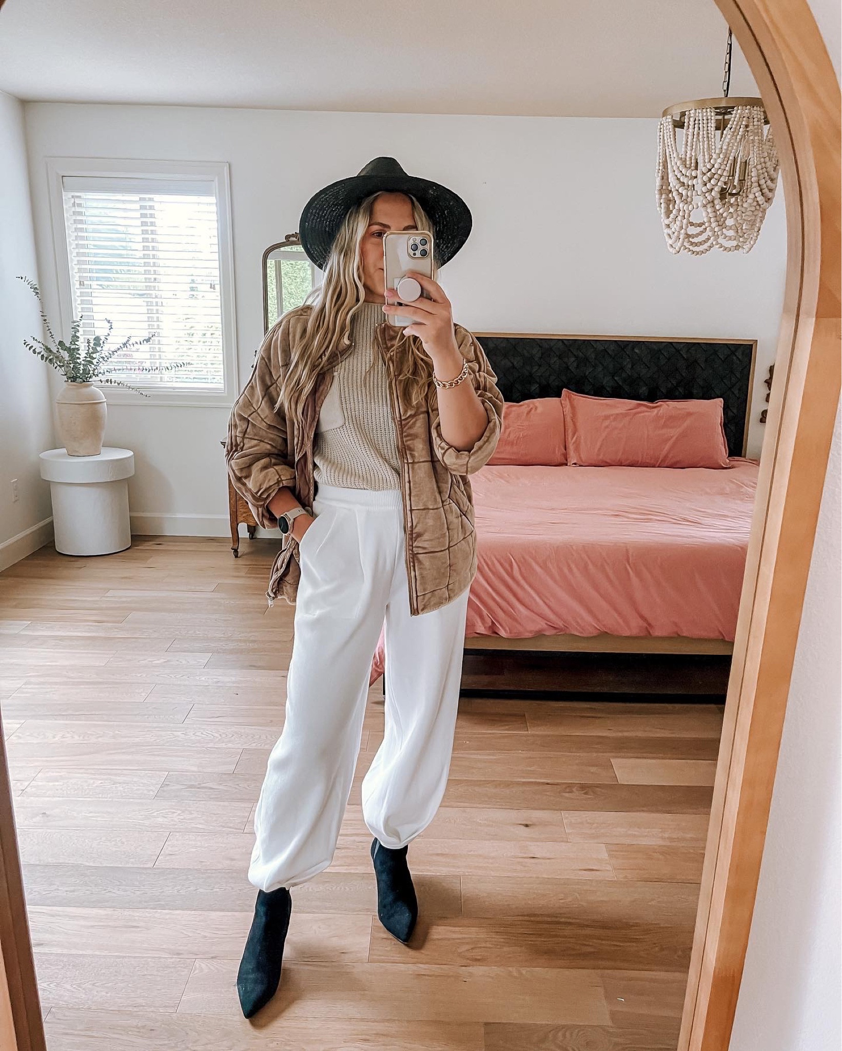 Sharing a few ways to wear this lovely sweater set 🧡

Versatile, comfortable and great for all seasons 🤗