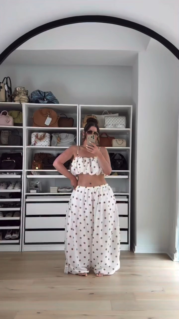 Loves a co-ord set 🥰 LIKE + Comment SET on this post & check your DM for outfit info 🤗 

All 4 summer sets run true to size.

I sized up in both the polka dot & plaid pants. I’m exchanging for my true size. They def already run big. You could probably even size down.

I do find the blue and white bandeau runs snug, if you have a bust size up 1-2 sizes.

you can always find everything on my LTK ( @ Julia.Marie.b )

or Tap my bio > find this post on the grid

https://liketk.it/6guqA
