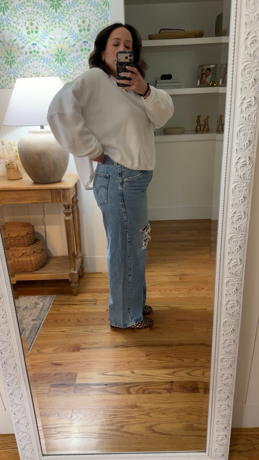 Midsize ootd with my favorite jeans from @levi wearing size 32 ✨💛

#LTKMidsize #LTKootd #LTKBeauty