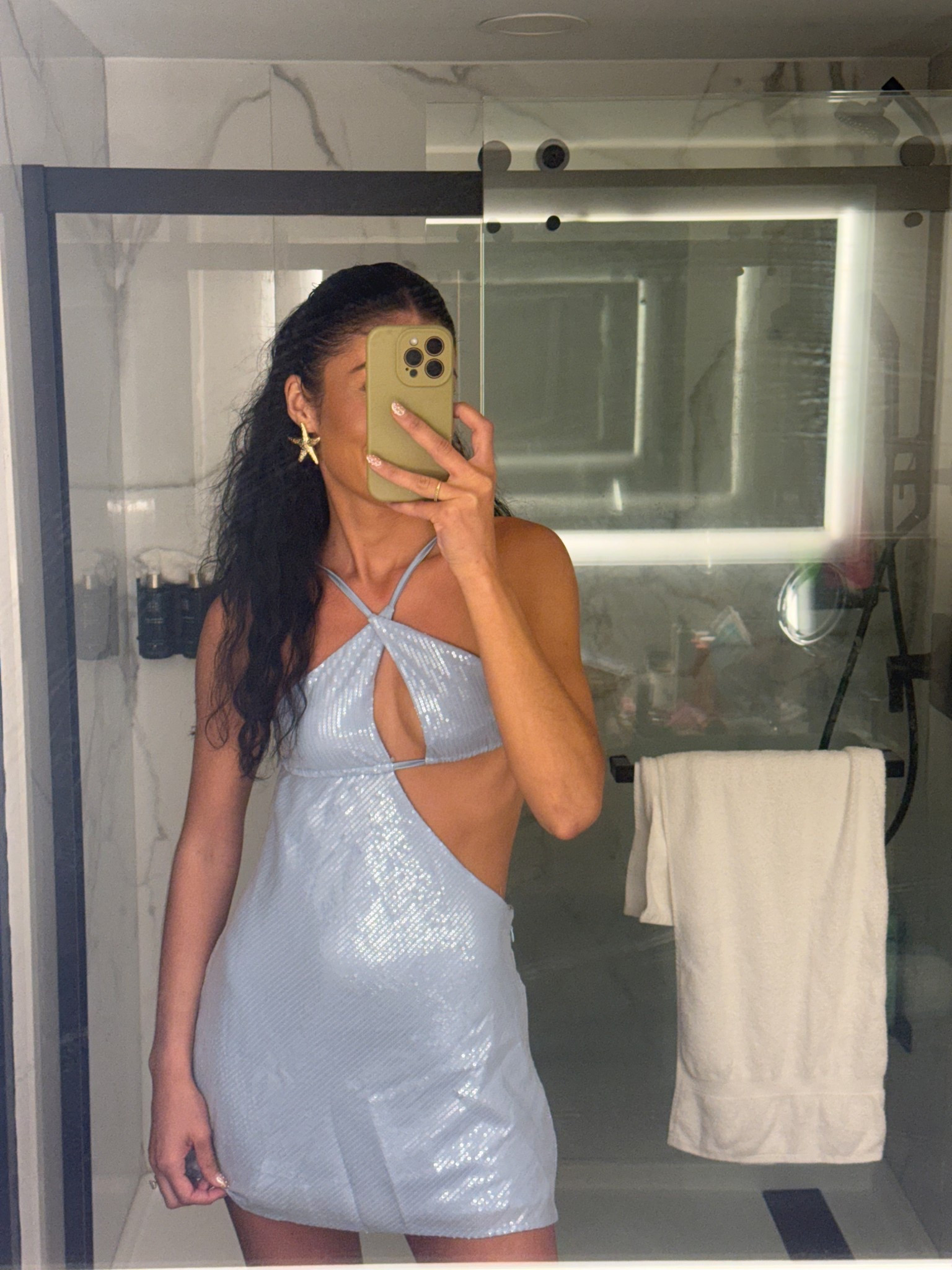 going out dress🥂
Dress is Peppermayo “Whiplash Sequin Mini Dress - Blue"