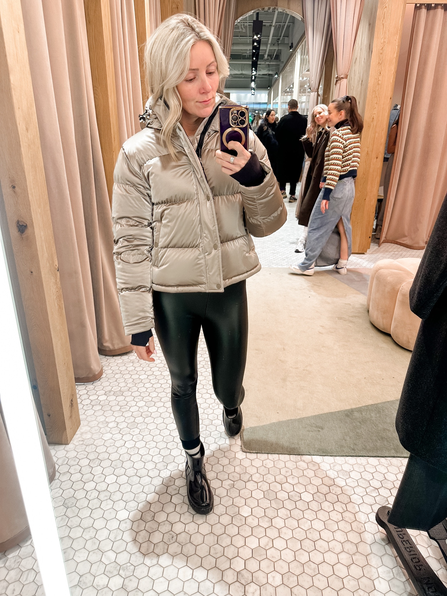 Puffer
High gloss jacket
Ski jacket 