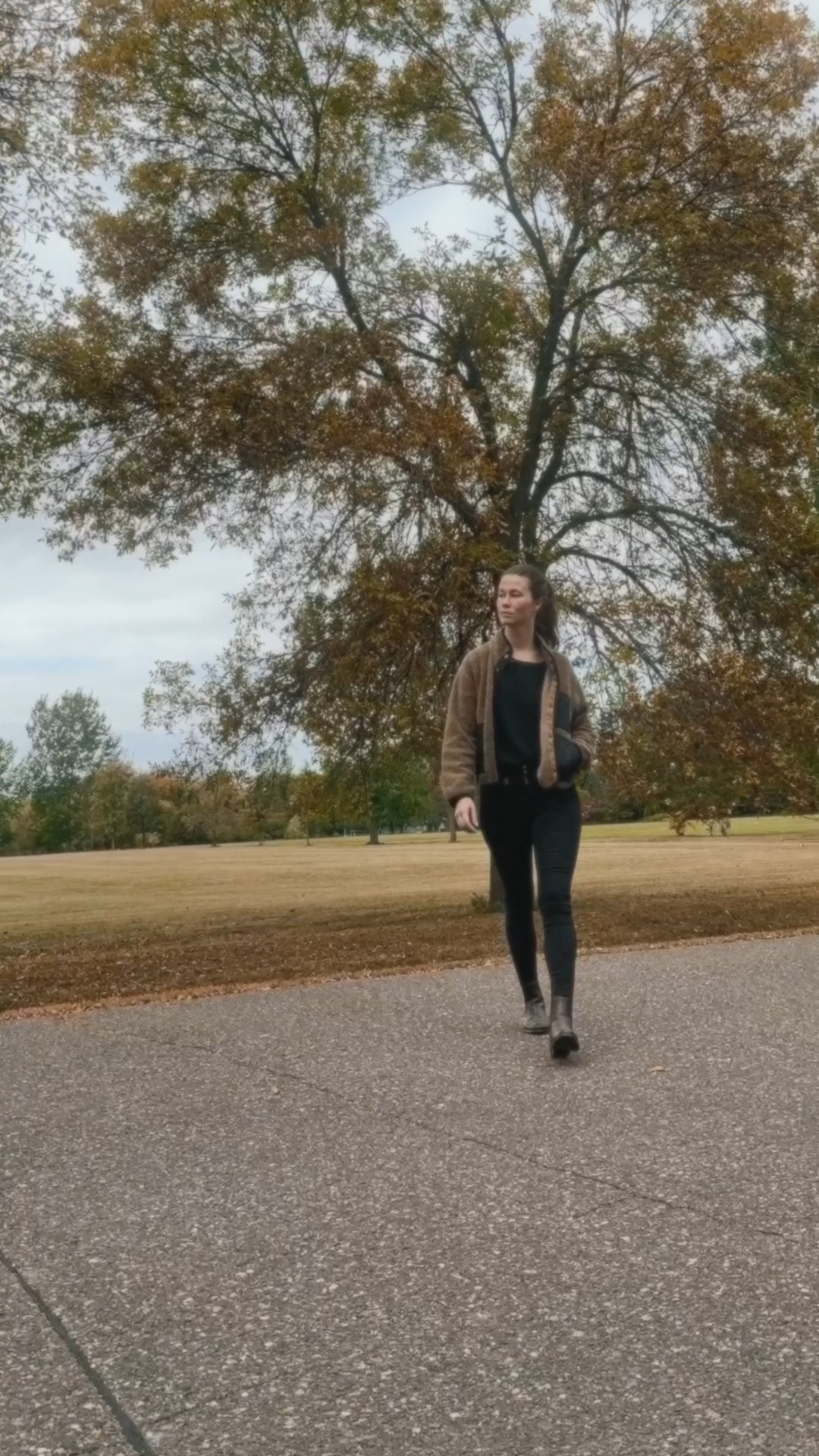 Cozy fall outfit!

Brown fleece jacket in size S, black skinny jeans in size 27, brown Chelsea boots in size 8.5/39, and grey short sleeve sweater in size S 



#LTKShoeCrush #LTKSeasonal #LTKStyleTip