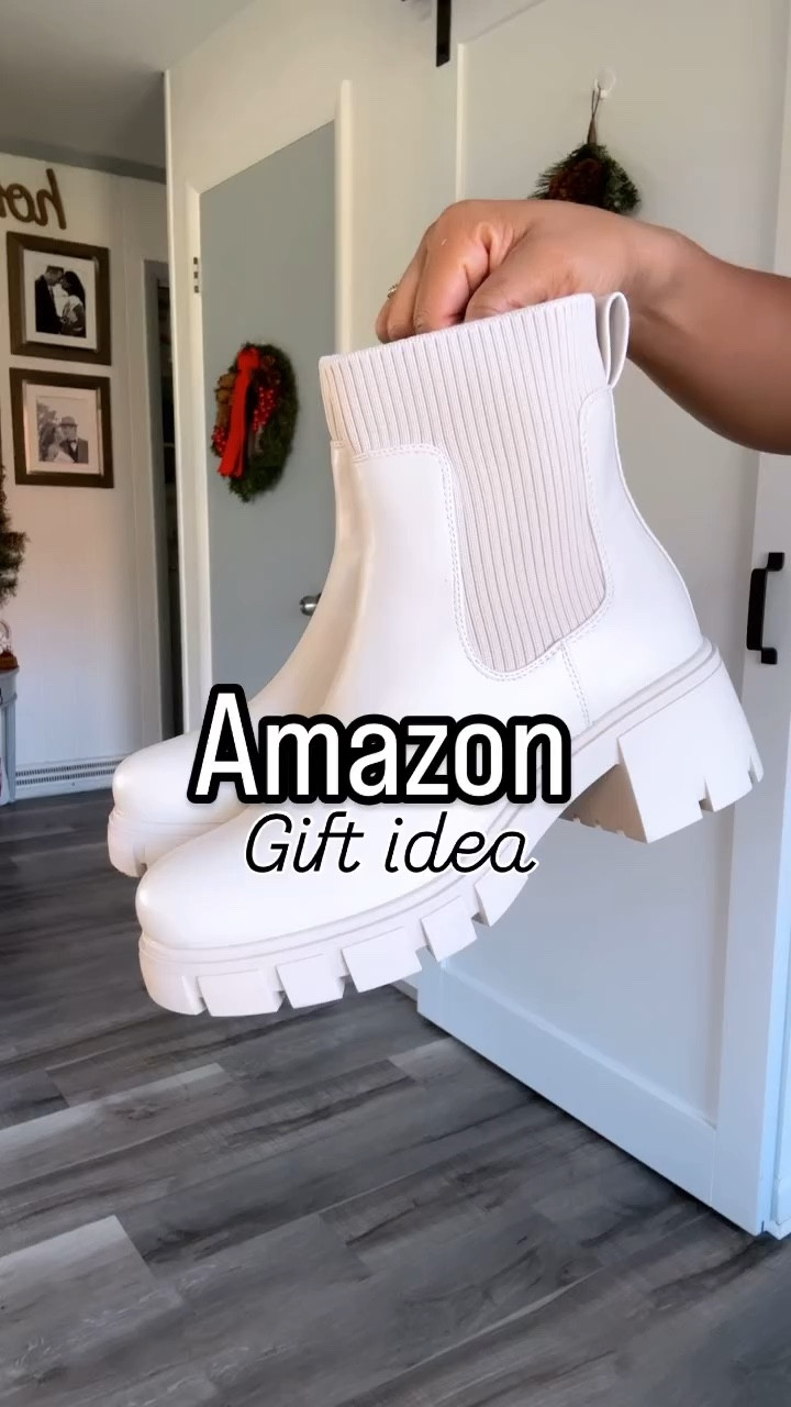 Calling all the shoe lovers! GREAT gift ides for you!
comment” SHOE“ to get the links sent to your ** must be following @everydaydonia  or the auto dm won’t work *🫶
.
.
#amazonfallfinds #amazonfallfashion #amazonfallfinds #sundayoutfit #bootstyle #amazonmusthave #fallstyleinspo #sneakershoes fall aesthetic, comfortable style, amazon fashion, amazon style, look for less, boot style, cozy look, shoe collection, sneaker lover,