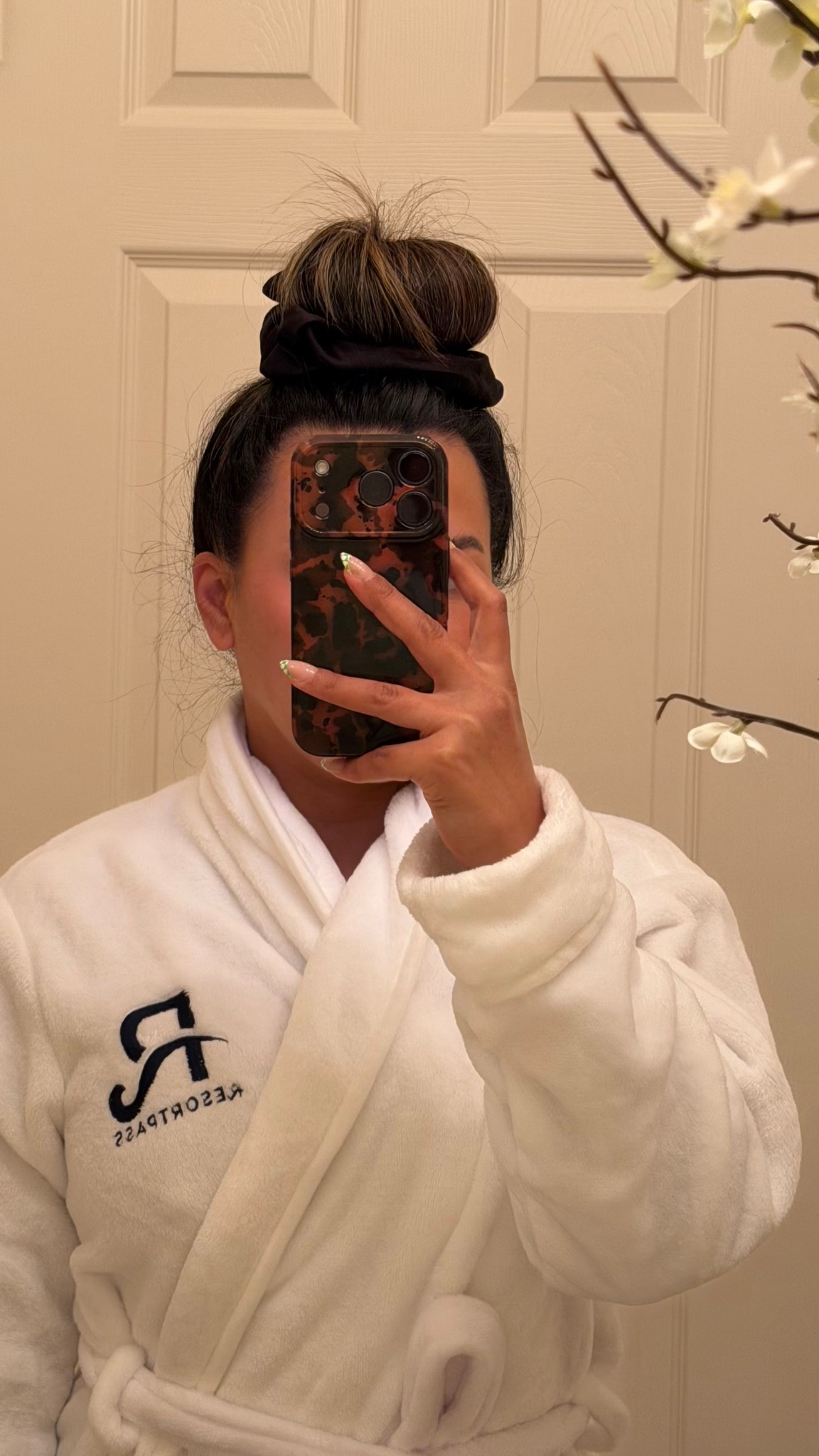 Sleepytie saving my blowout while I sleep!

Perfect for:
🌙 Overnight styling
💁‍♀️ Easy heatless curls
🌸 Frizz-free mornings
🌟 Damage-free styling

Make sure to check out these heatless curlers for the perfect night to morning transition.

Follow for more beauty and hair tips:
IG: @alysonalconis
TT: @alysonalconis