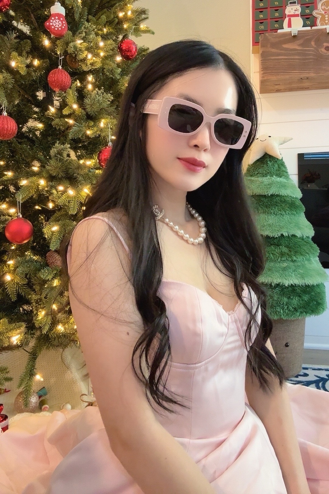 Nguyên bộ kính và đầm hồng link ở đây nhé mọi ngươif

#LTKpartywear #LTKsale #LTKasia