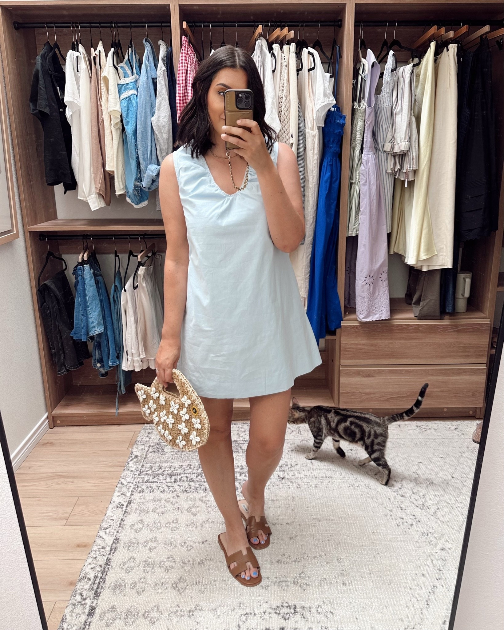 Cat decided to make an appearance 😻 I’m in the large of the dress but I’ve got to say it is not true to size. The size guide says 14-16 and this is fitting more like an 8. So keep that in mind!! Reviews say you can size down but that would have been disastrous for me! Most fitted at chest and under arms.