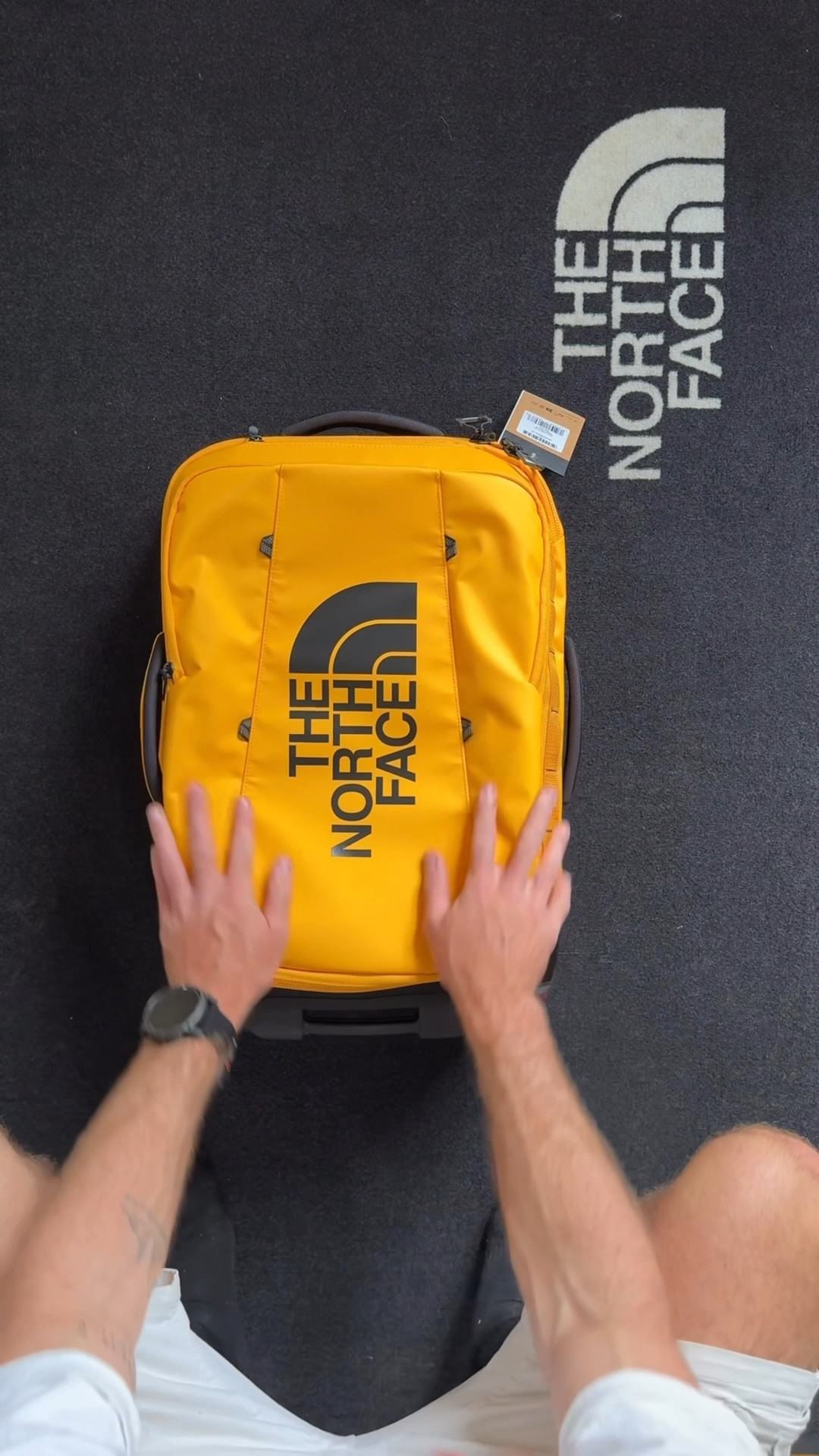 
The North Face Base Camp Rolling Thunder 22”

• 💪 Ultra-durable recycled fabric
• 🧳 40L capacity – fits most overhead compartments
• 🛞 Smooth wheels for any terrain
• 🔒 Lockable zips = peace of mind
• 🎒 Tons of pockets + compression panel
• ✋ Easy carry with top & side handles