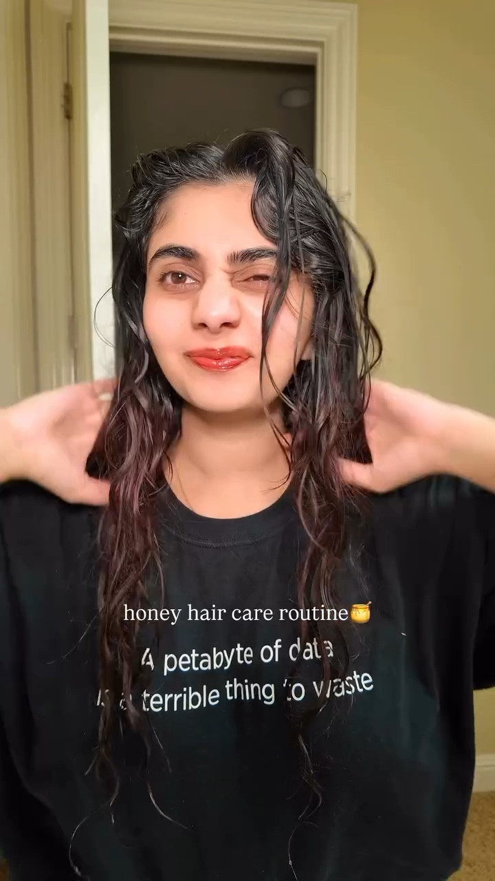 full gisou hair routine🍯🐝

@Gisou New Gisou Shampoo and Conditioner + Hair oil and hair perfume💛

#gifted #giftedbygisou #gisou #gisouhairperfume #gisouhairoil #gisoupartner #gisouhoneyglow #gisoushampoo #gisouconditioner #honey #ugccreator #nycinfluencer #hairstyle #hairroutine #haircare #hairtok #hairgrowth