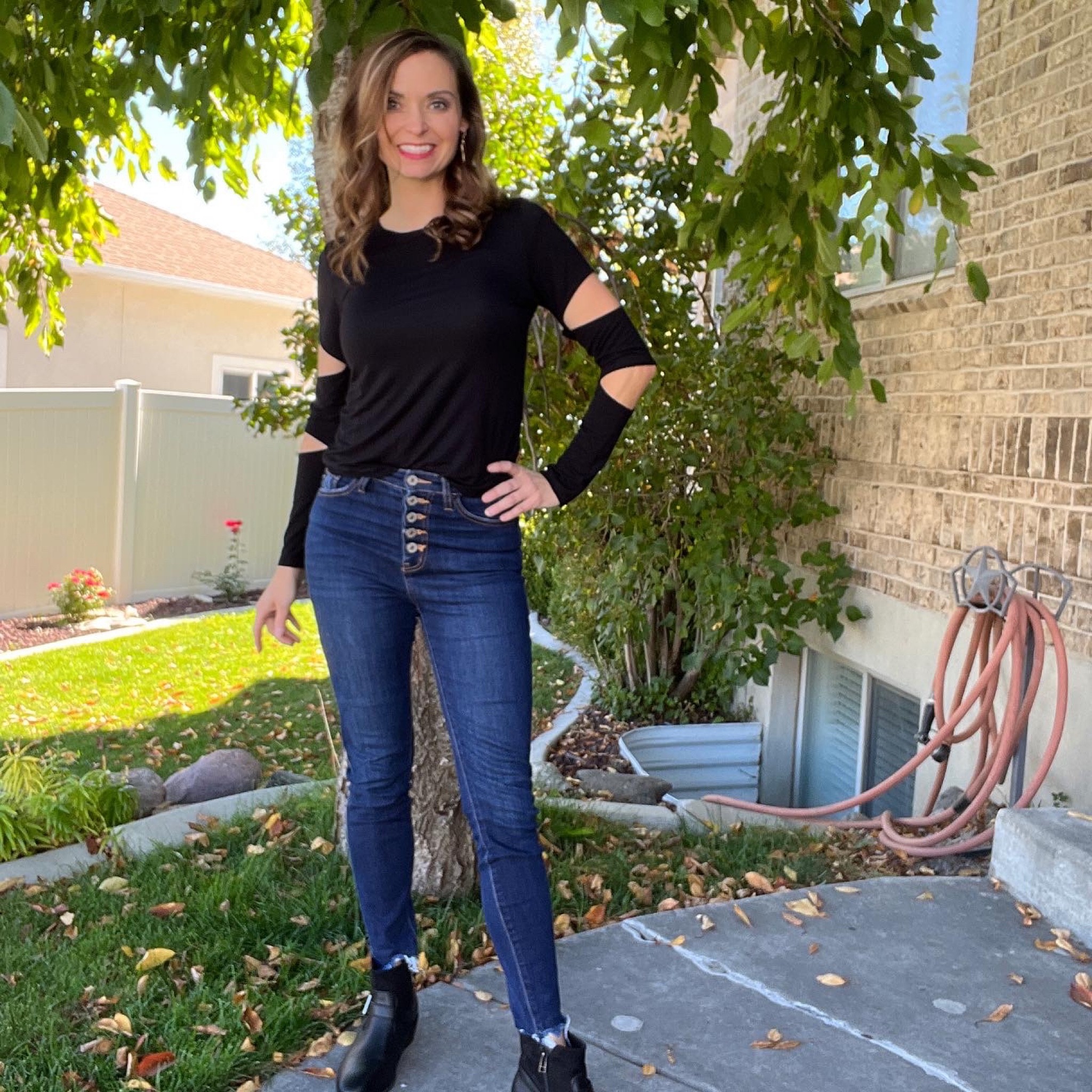 Sassy cute outfit! Top is tour top from http://lddy.no/mkqa
Use CALLMEJESS10

#LTKstyletip #LTKunder50 #LTKshoecrush