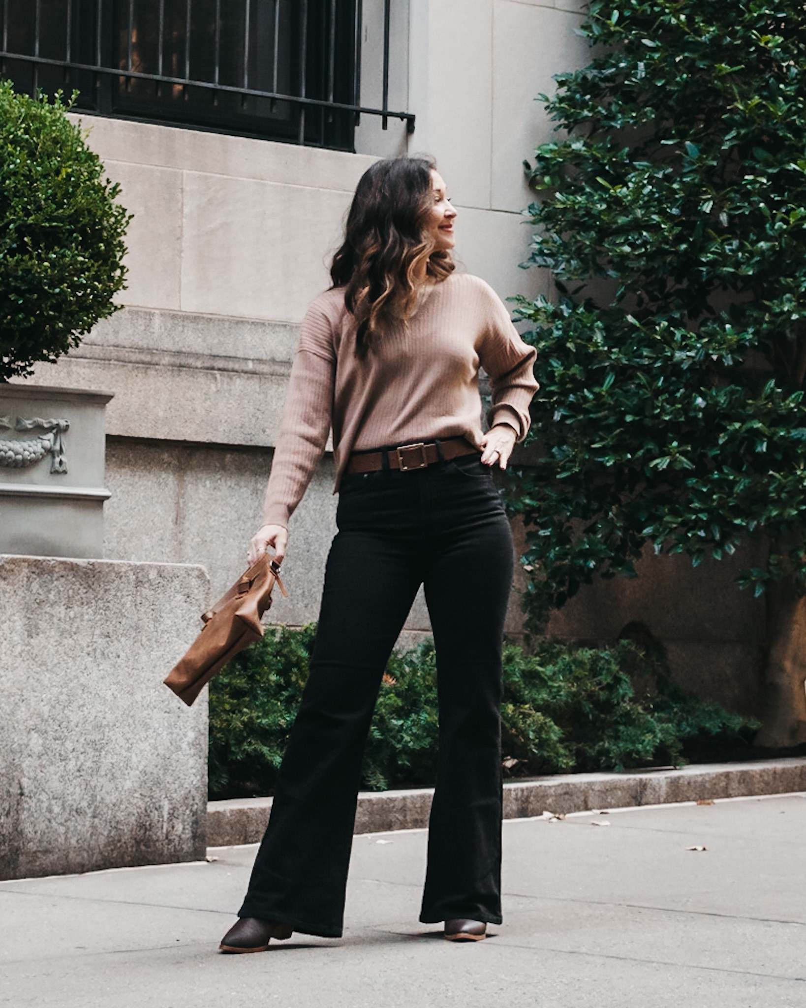 Madewell flare jeans on sale + perfect fall sweater 

#LTKSale #LTKSeasonal #LTKunder100