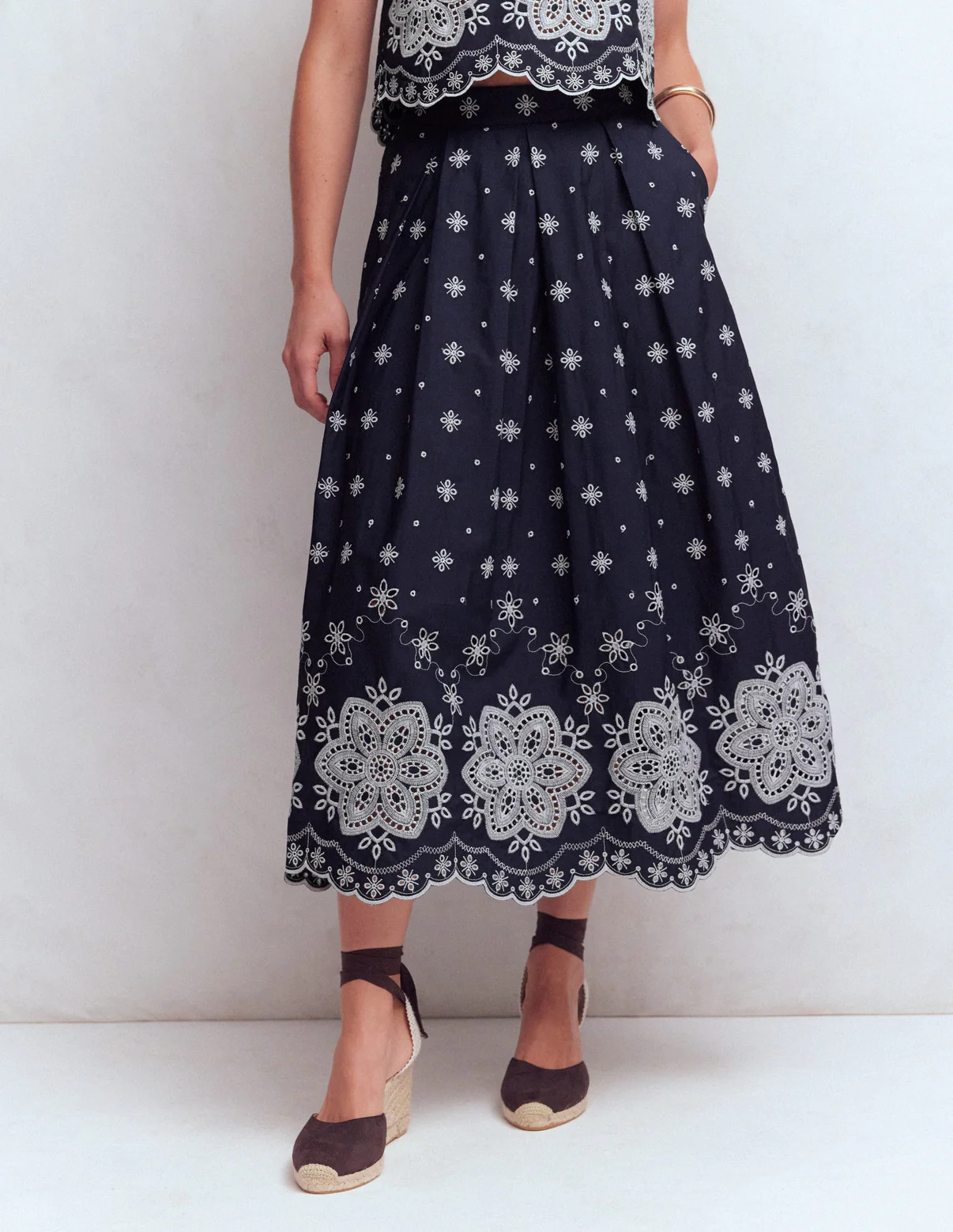 Verity Broderie Poplin Skirt-Navy | Boden (US)