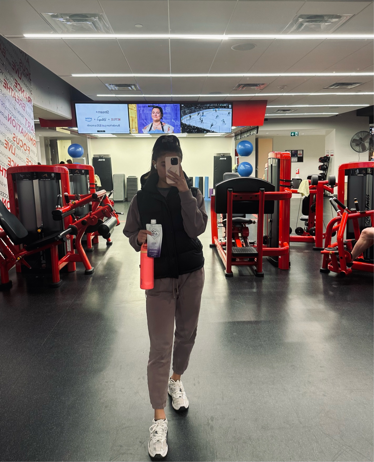 My OG TNA sweat fleece never misses #aritzia #sweatfleece

My colour is a few years old: garment dye (gd) taupe/ eggplant colour 

#LTKfitness #LTKU #LTKActive